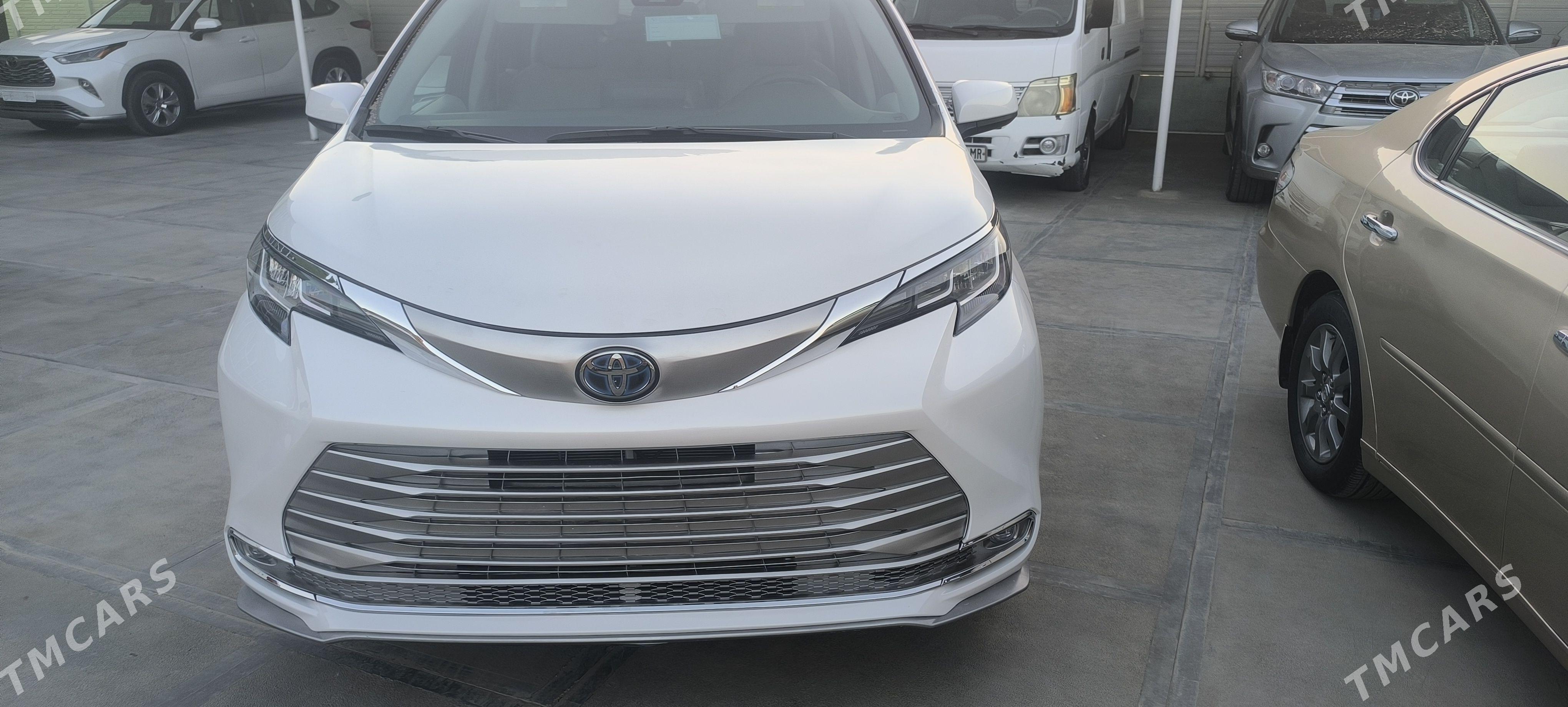 Toyota Sienna 2022 - 500 000 TMT - Сакарчага - img 1