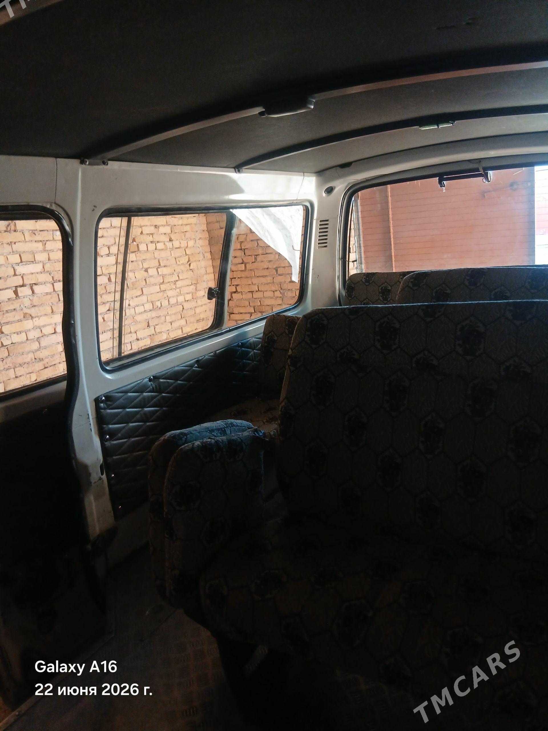 Toyota Hiace 1999 - 10 010 TMT - Фарап - img 1