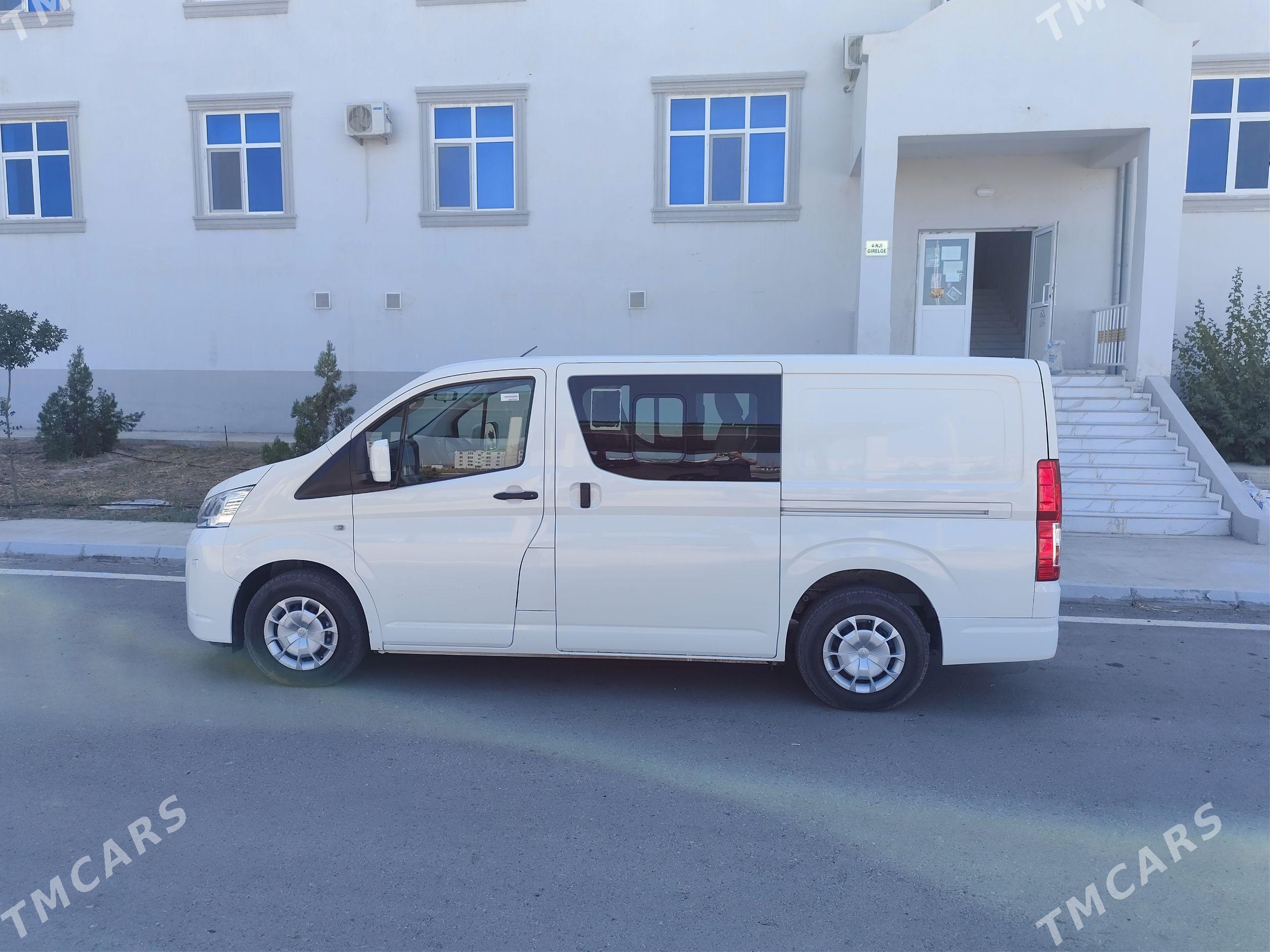 Toyota Hiace 2023 - 650 000 TMT - Мары - img 1