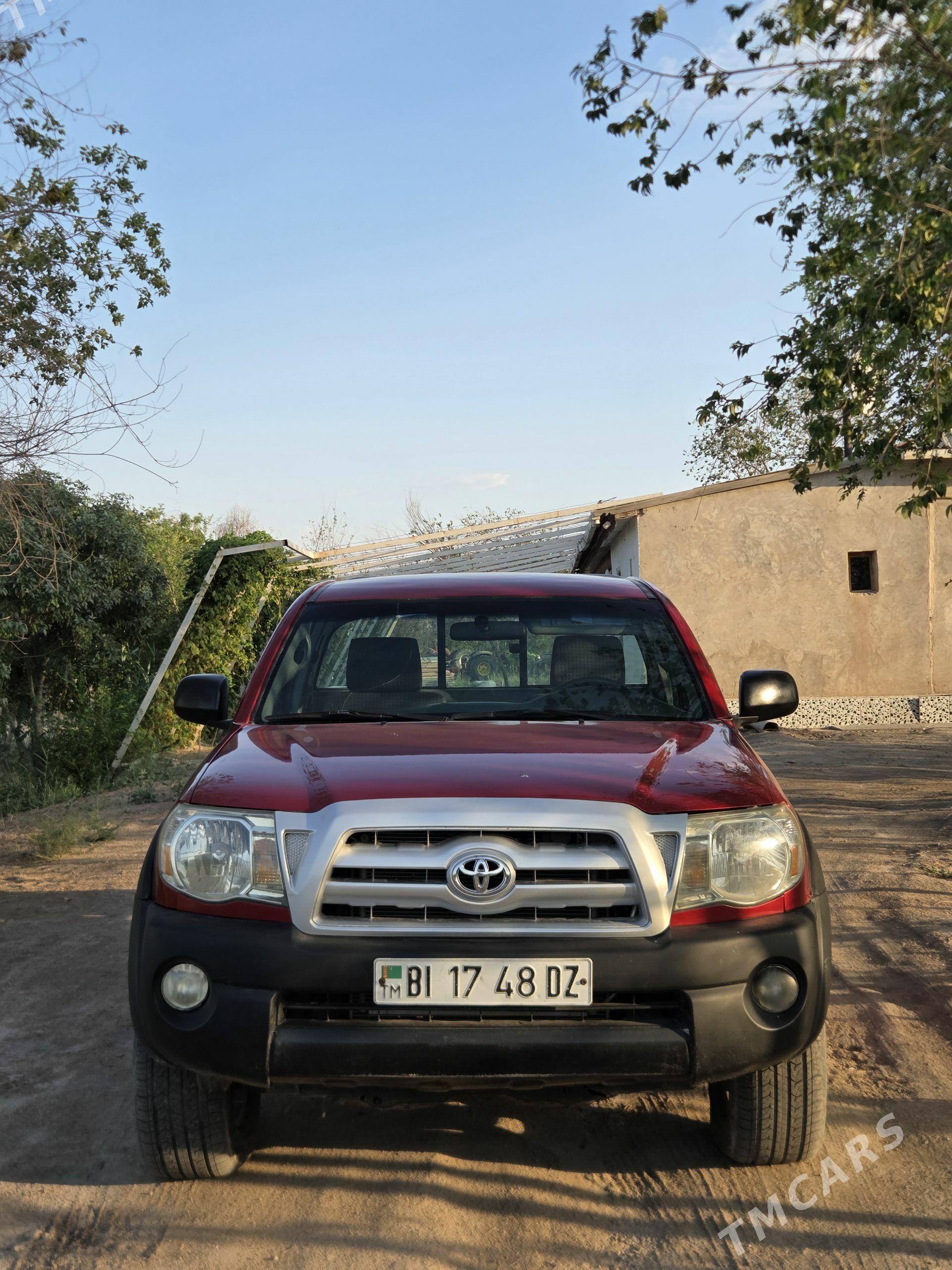 Toyota Tacoma 2011 - 200 000 TMT - Кёнеургенч - img 1