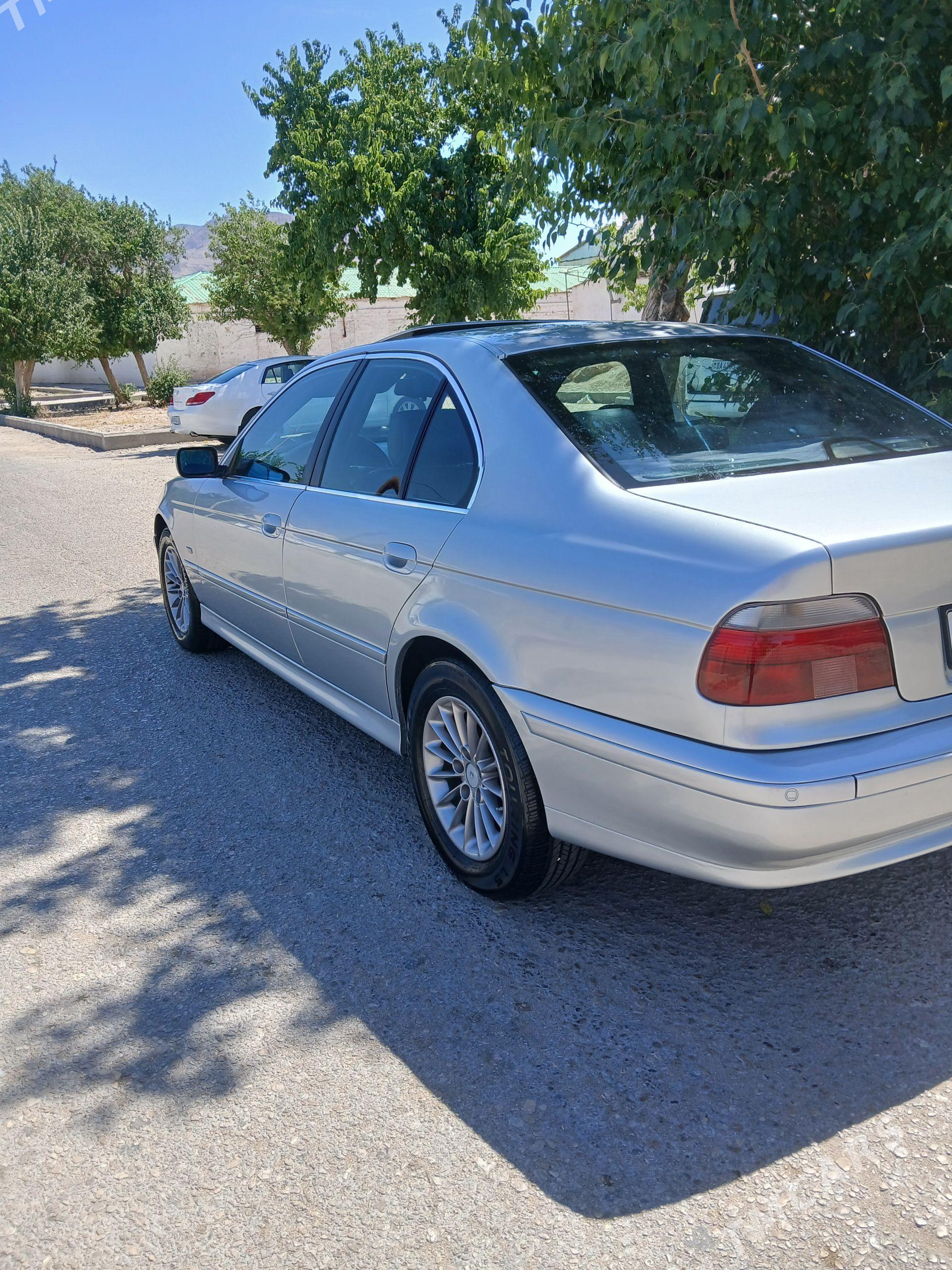 BMW E39 1999 - 116 000 TMT - Балканабат - img 1
