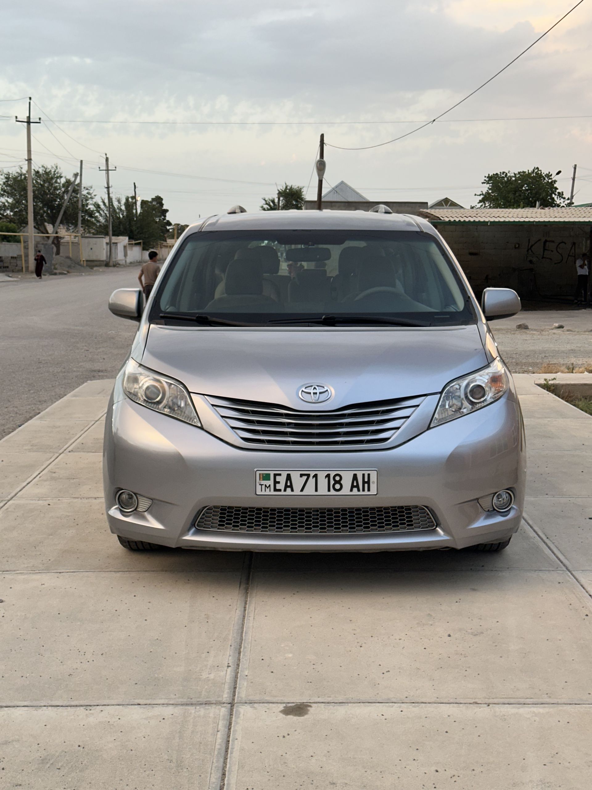 Toyota Sienna 2012 - 310 000 TMT - Бахарден - img 1