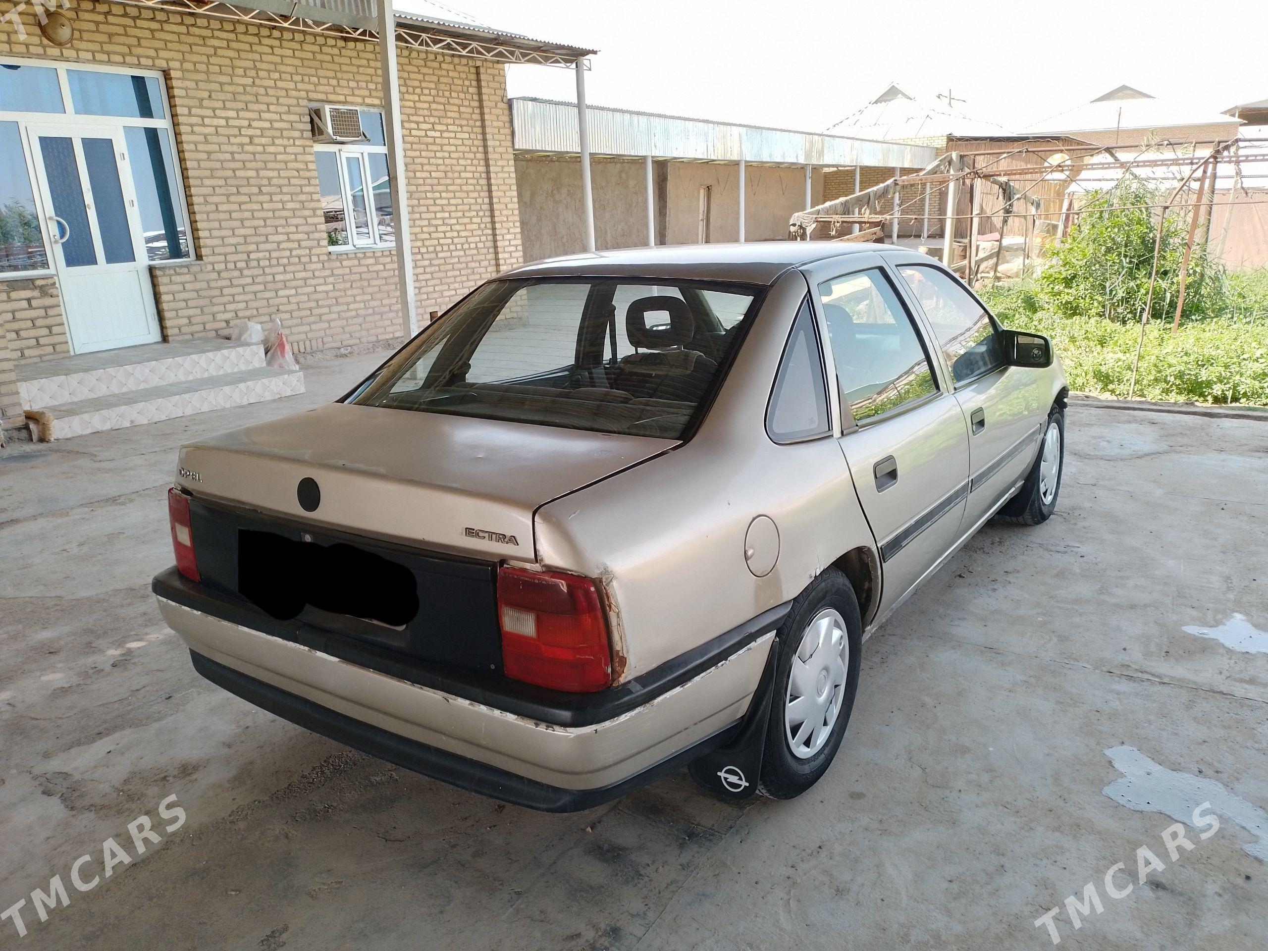 Opel Vectra 1992 - 25 000 TMT - Mary - img 1