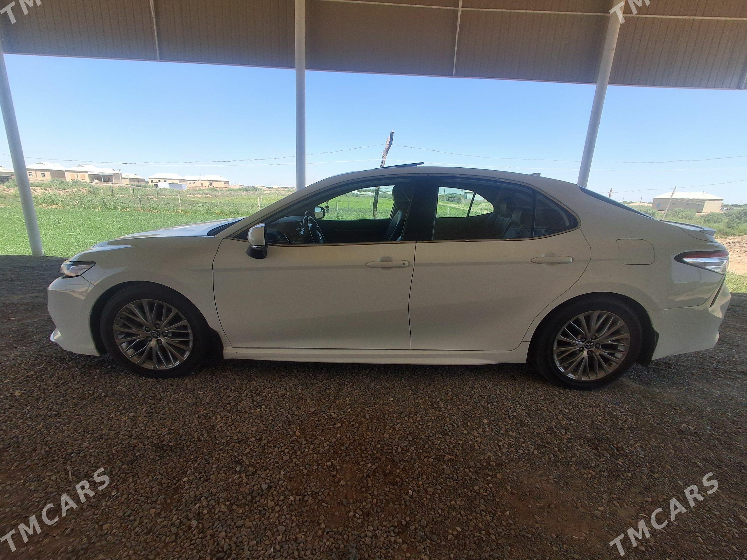 Toyota Camry 2019 - 330 000 TMT - Векильбазар - img 1
