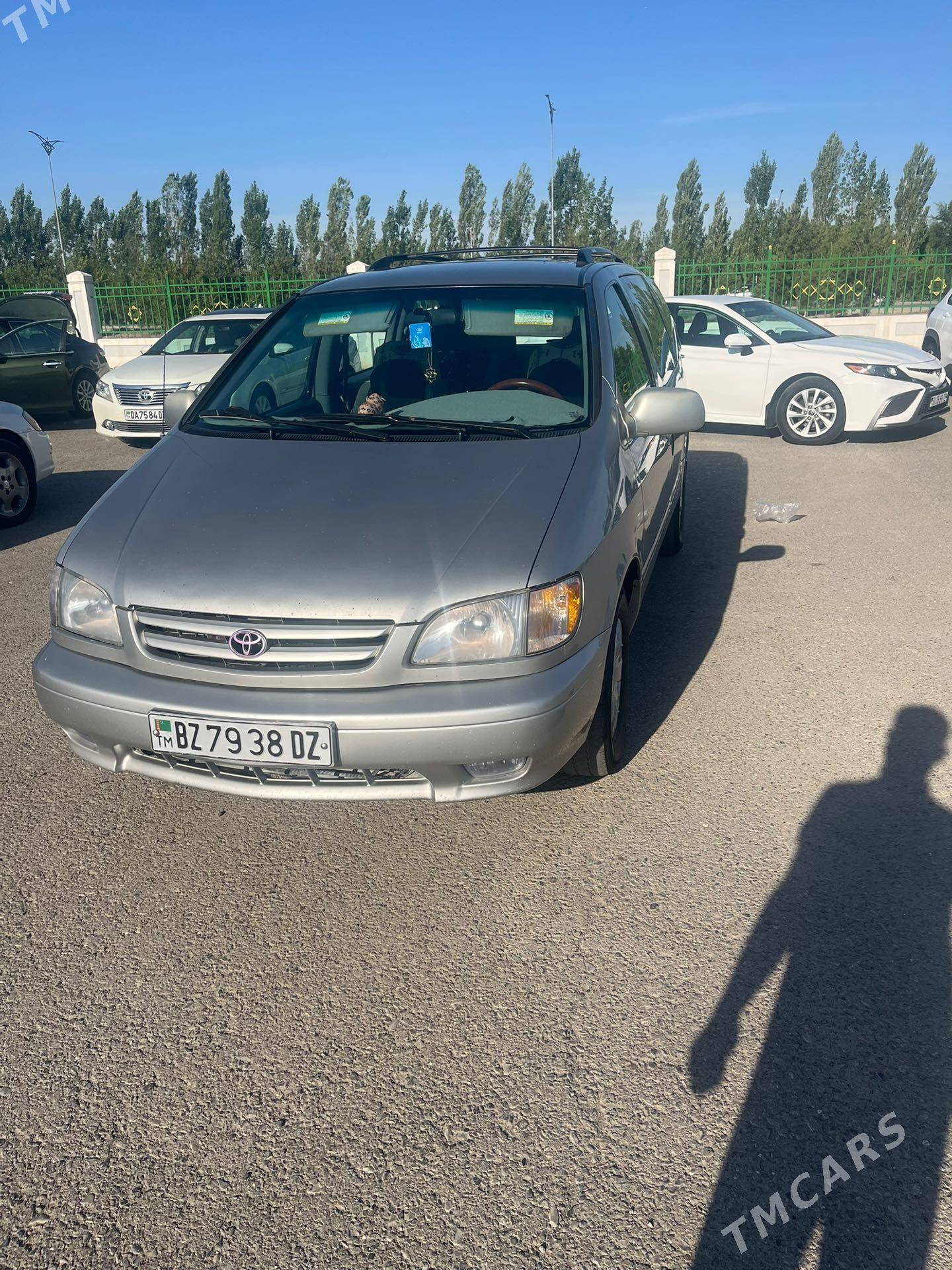 Toyota Sienna 2003 - 230 000 TMT - Шабатский этрап - img 1
