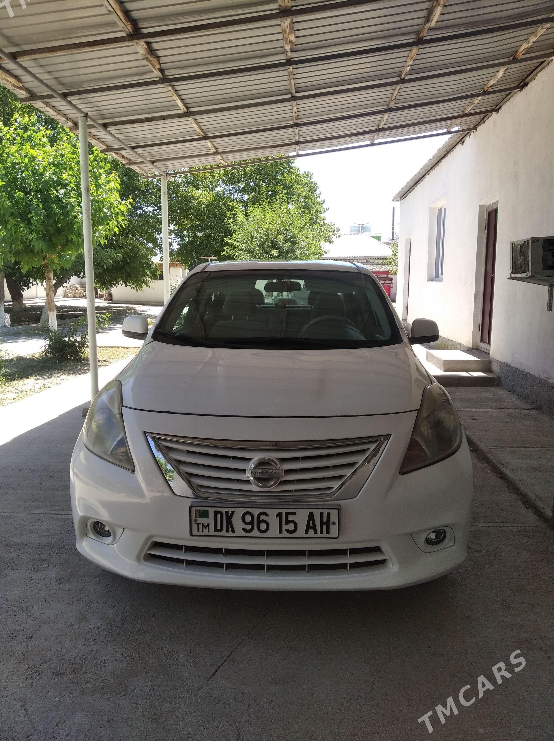 Nissan Versa 2011 - 125 000 TMT - Гёкдепе - img 1