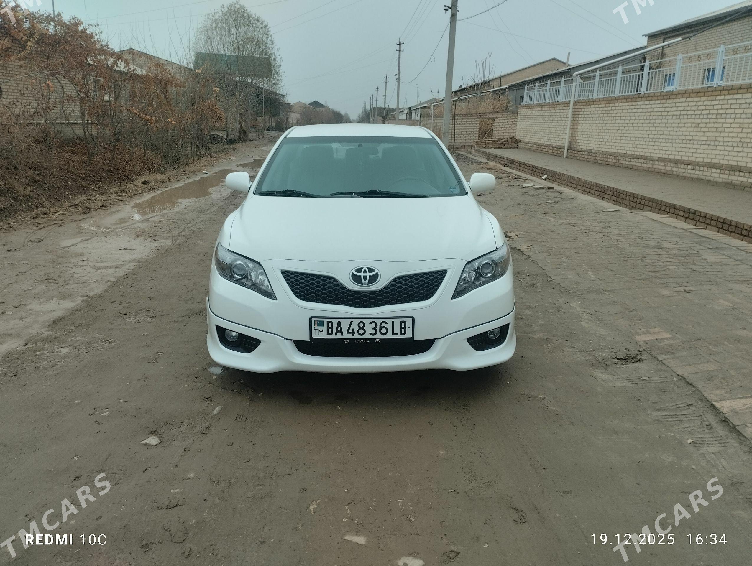 Toyota Camry 2011 - 260 000 TMT - Сакар - img 1
