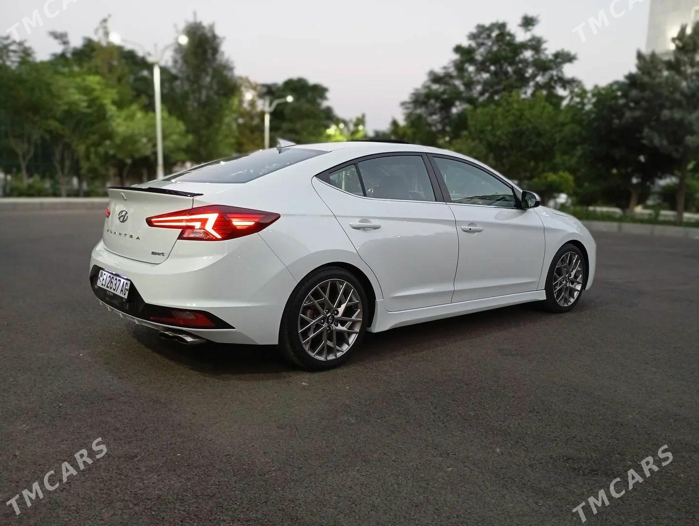 Hyundai Elantra 2020 - 240 000 TMT - Podwoýski köç. (Bitarap Türkmenistan şaýoly) - img 1