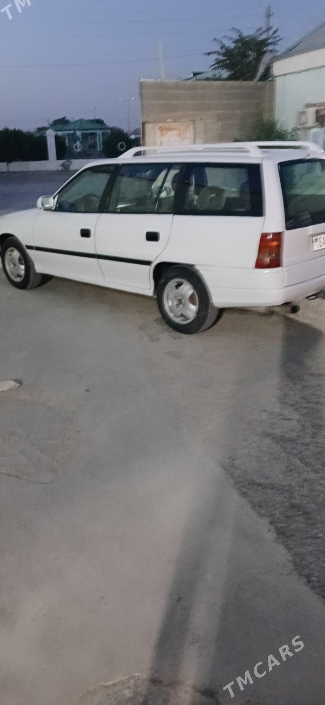 Opel Astra 1992 - 40 000 TMT - Bäherden - img 1
