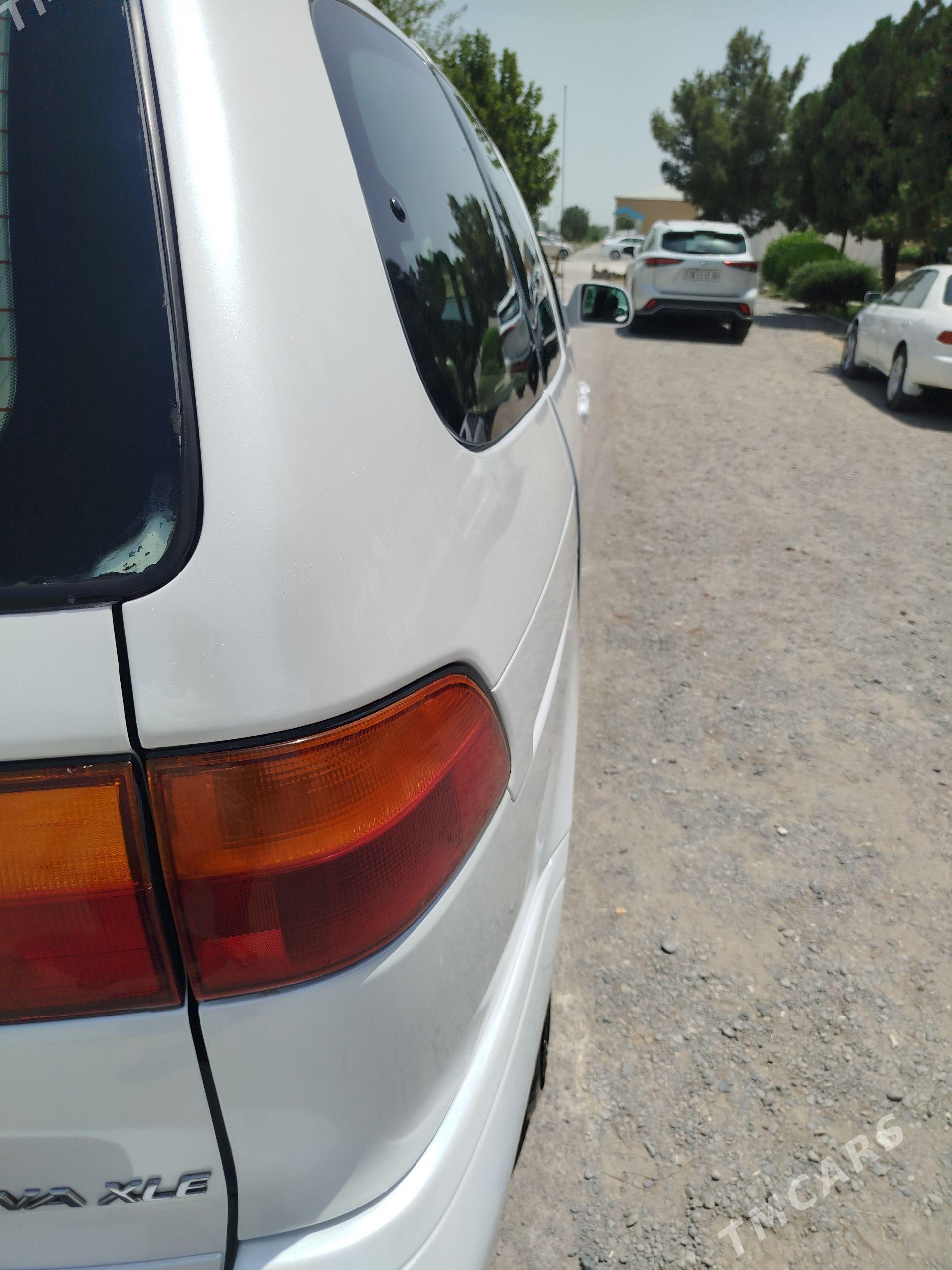 Toyota Sienna 2000 - 220 000 TMT - Бахарден - img 1