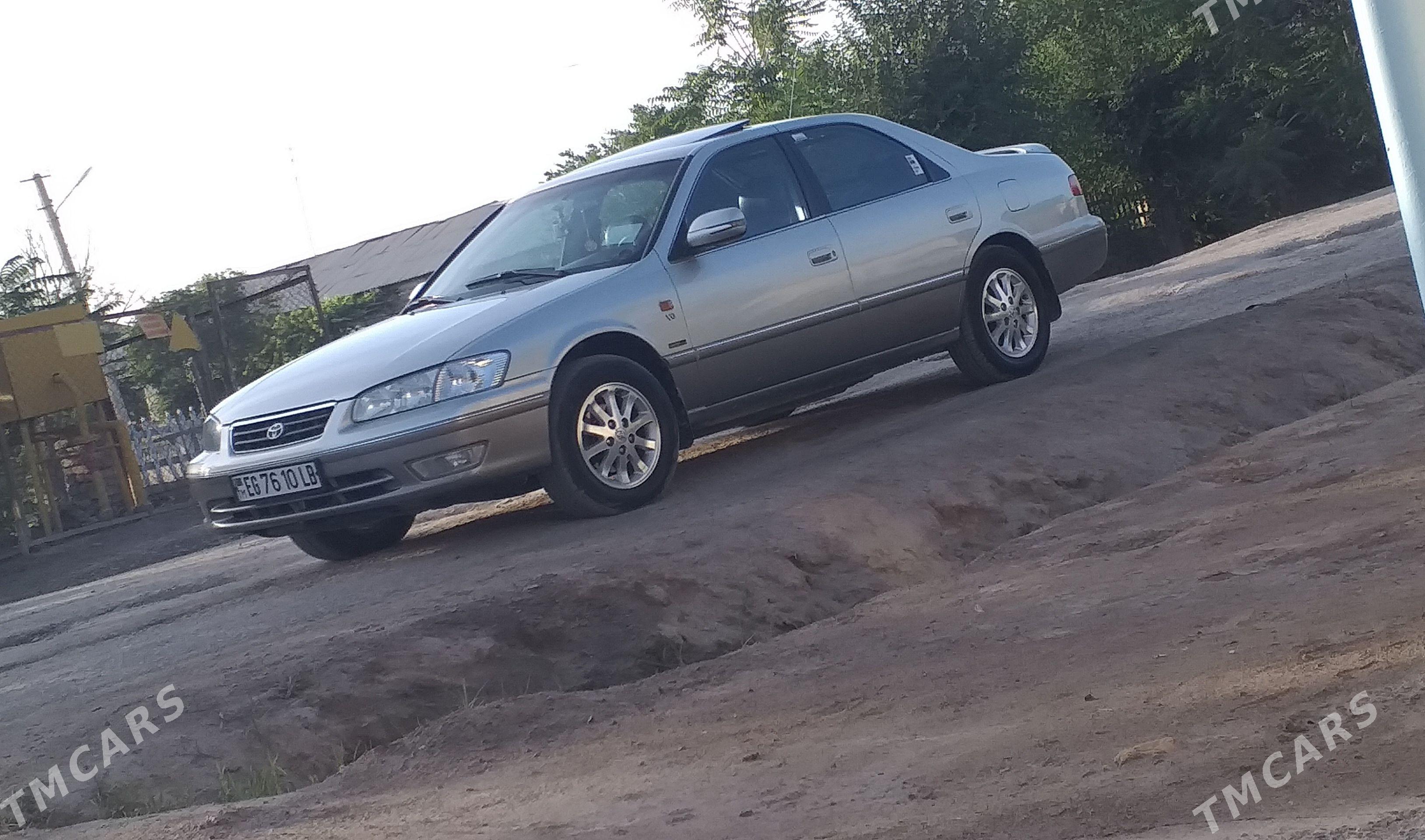 Toyota Camry 2001 - 230 000 TMT - Саят - img 1