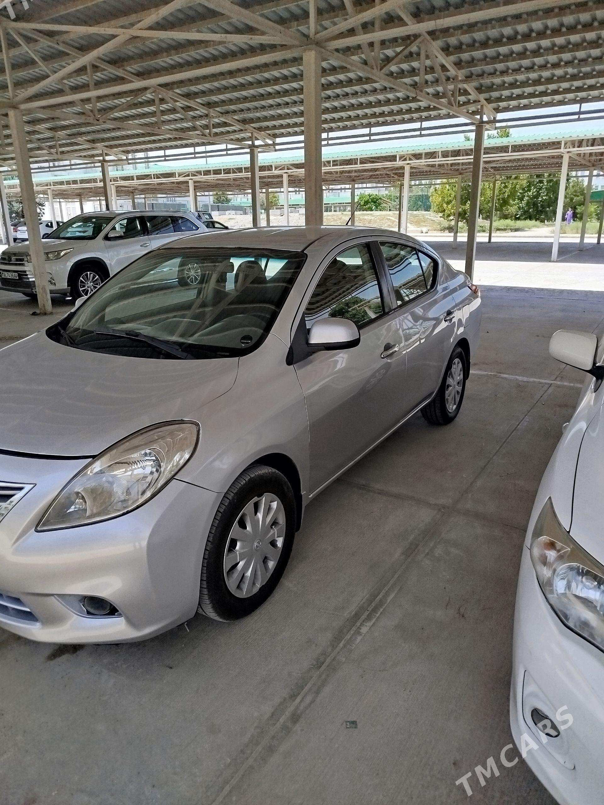 Nissan Versa 2011 - 125 000 TMT - Кëши - img 1