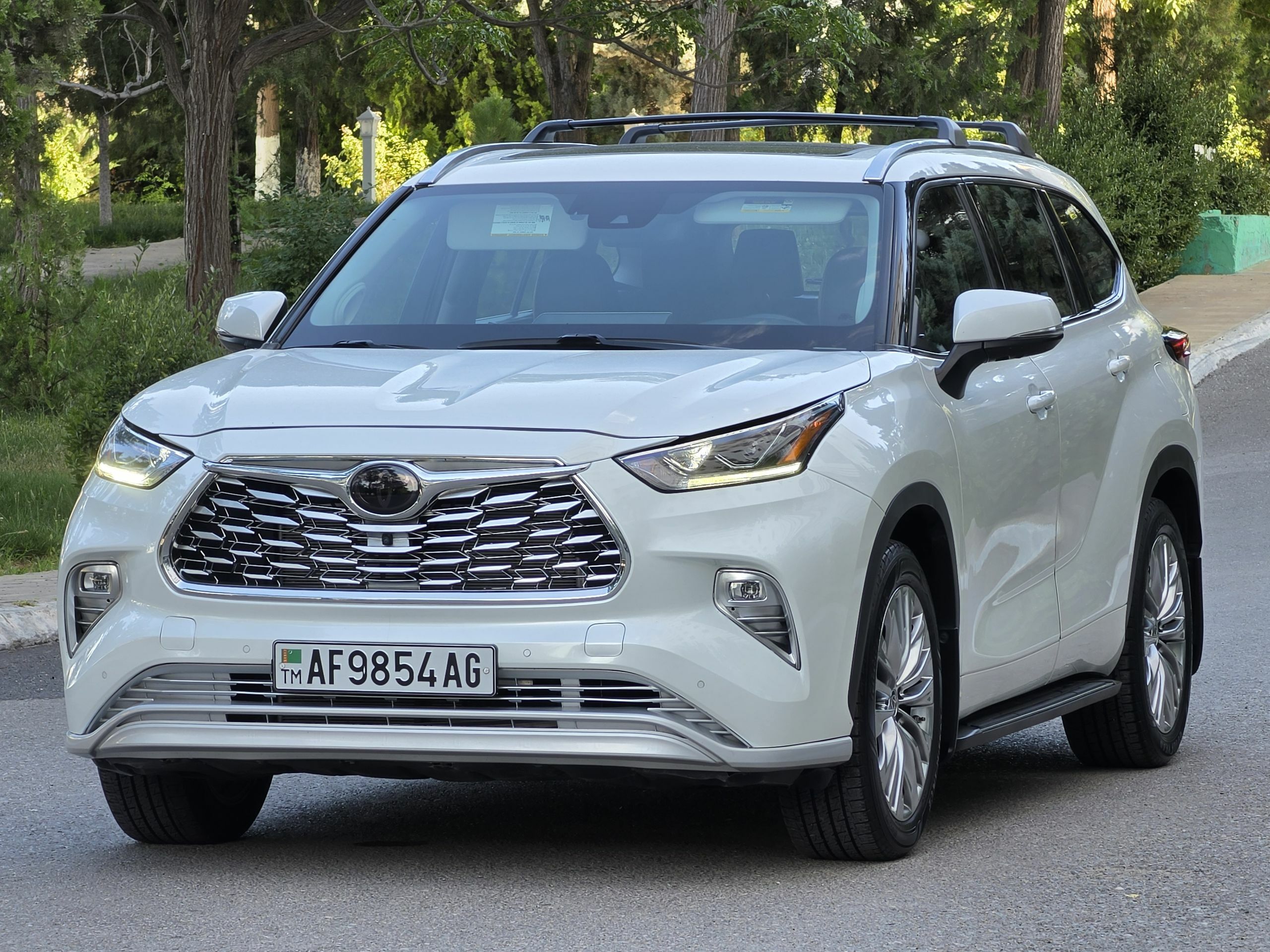 Toyota Highlander 2022 - 690 000 TMT - Parahat 7 - img 1