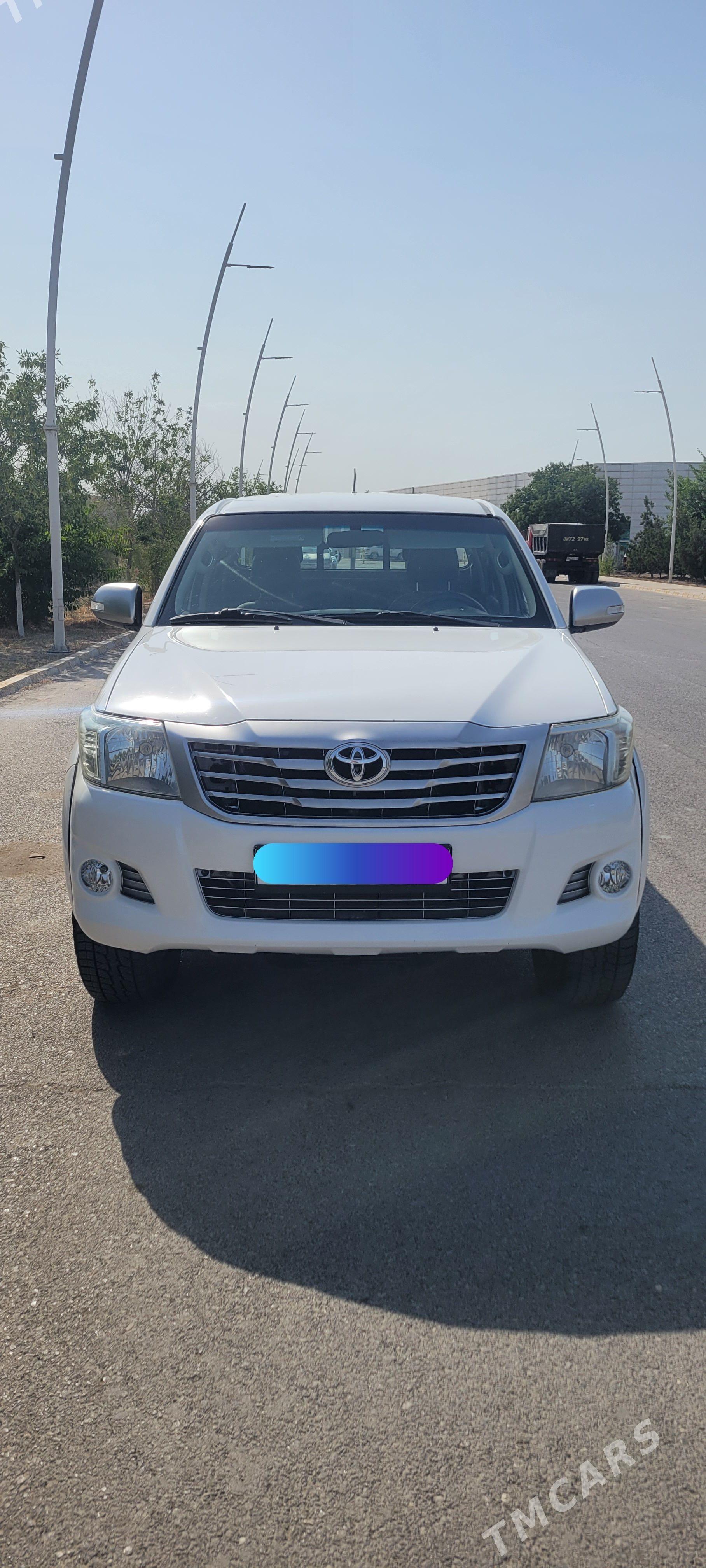 Toyota Hilux 2014 - 305 000 TMT - Ak bugdaý etraby - img 1