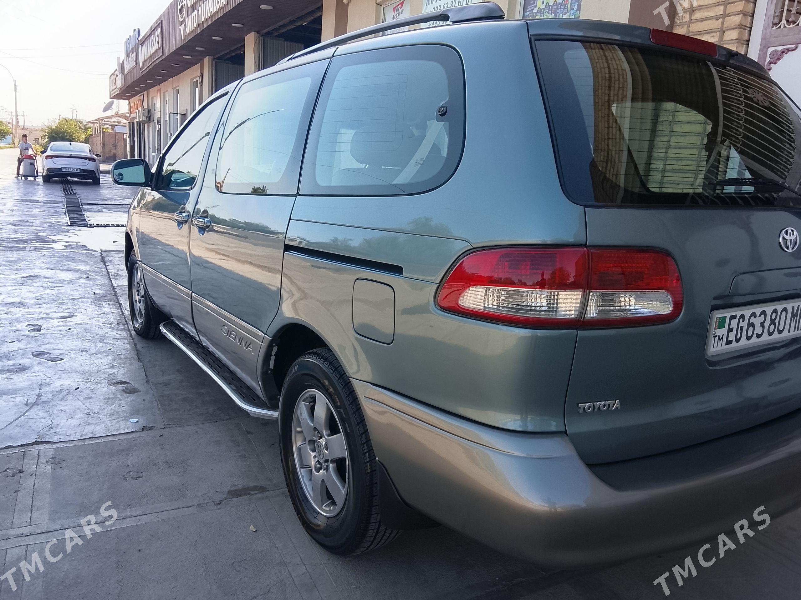 Toyota Sienna 2000 - 174 000 TMT - Мары - img 1