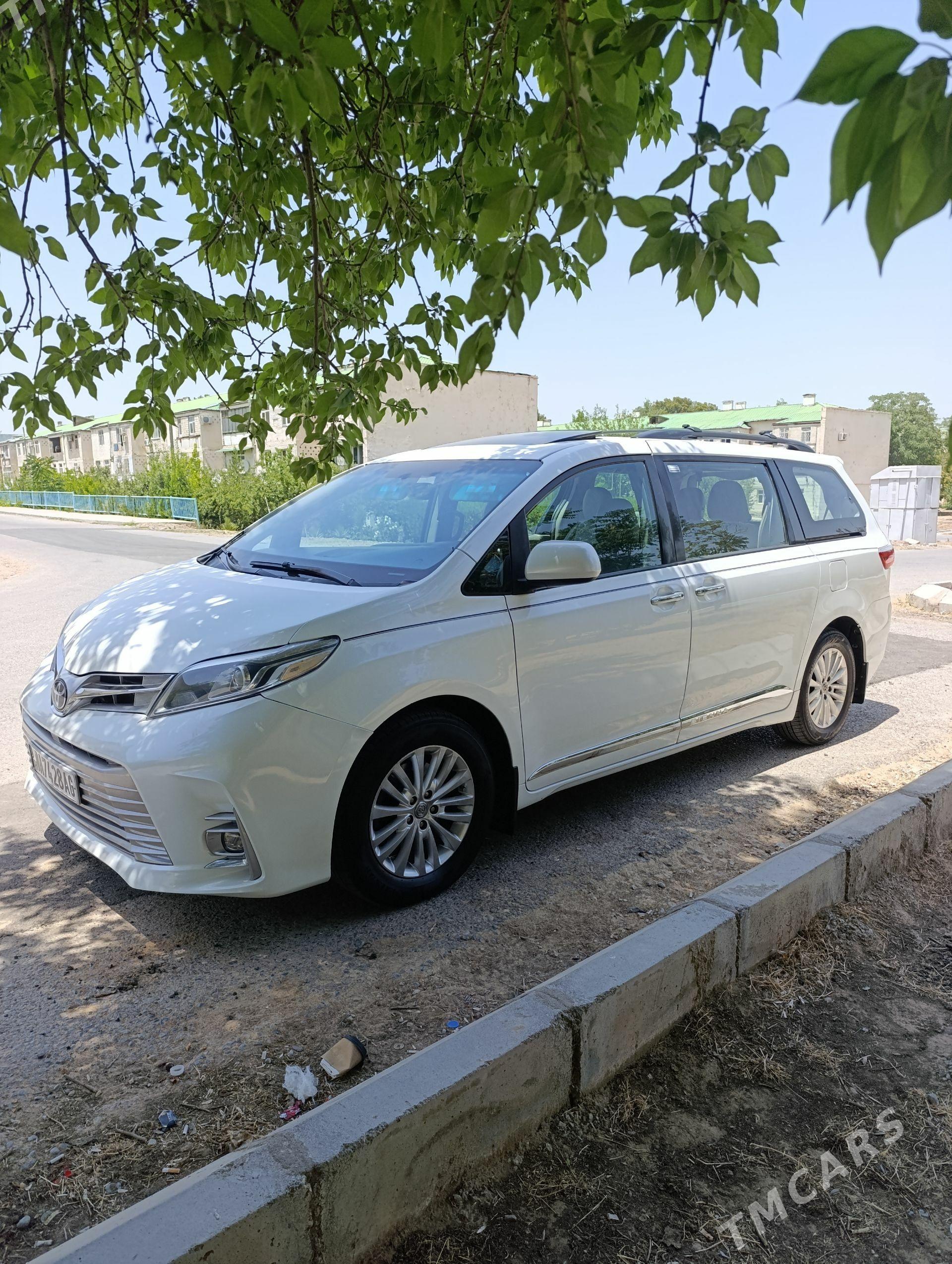 Toyota Sienna 2017 - 420 000 TMT - 9 mkr - img 1