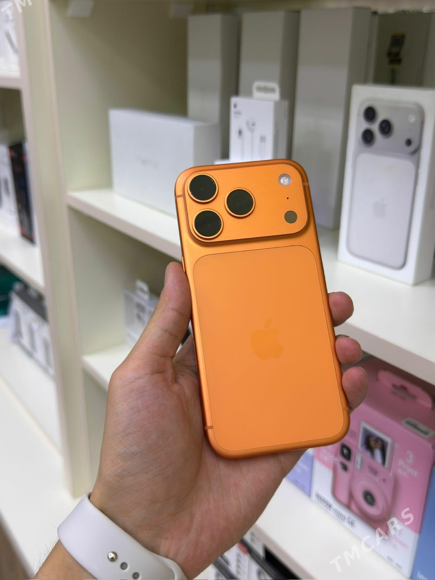 17 pro orange - Торговый центр "15 лет Независимости" - img 1