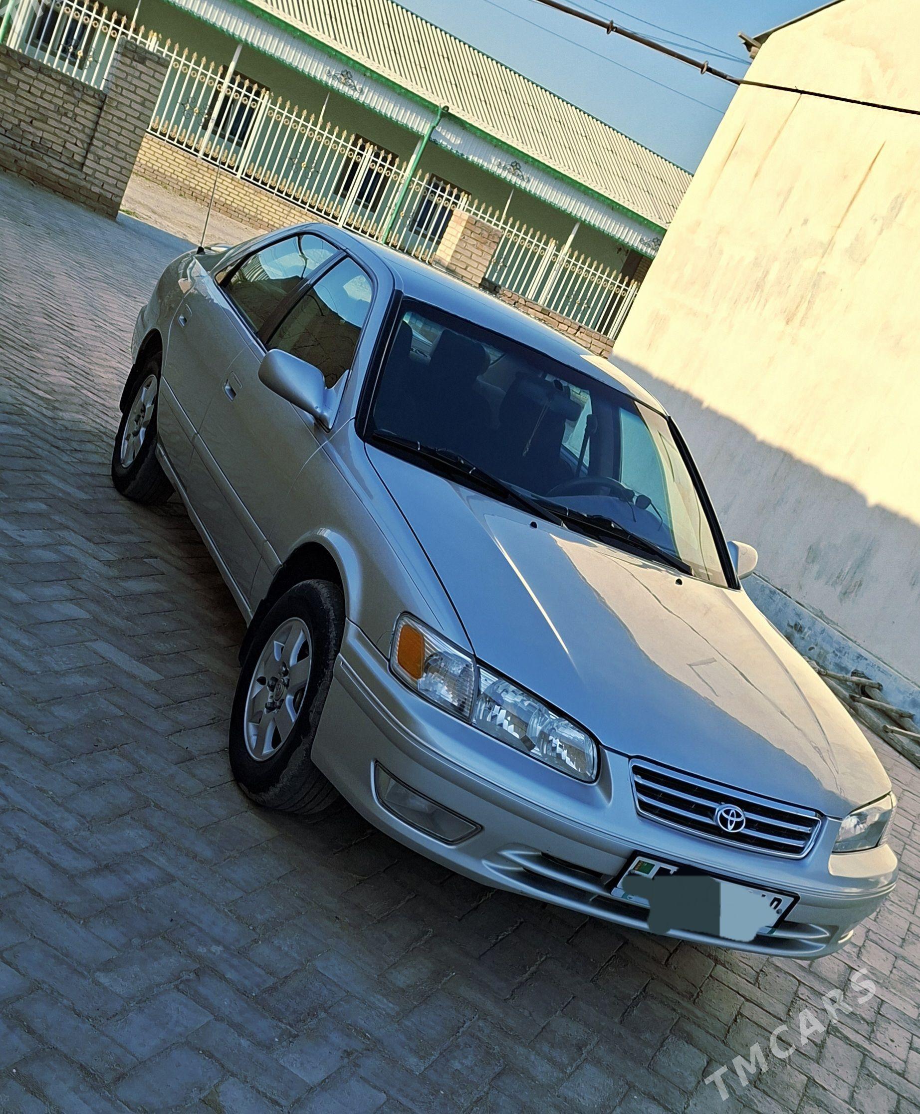 Toyota Camry 2001 - 150 000 TMT - Halaç - img 1