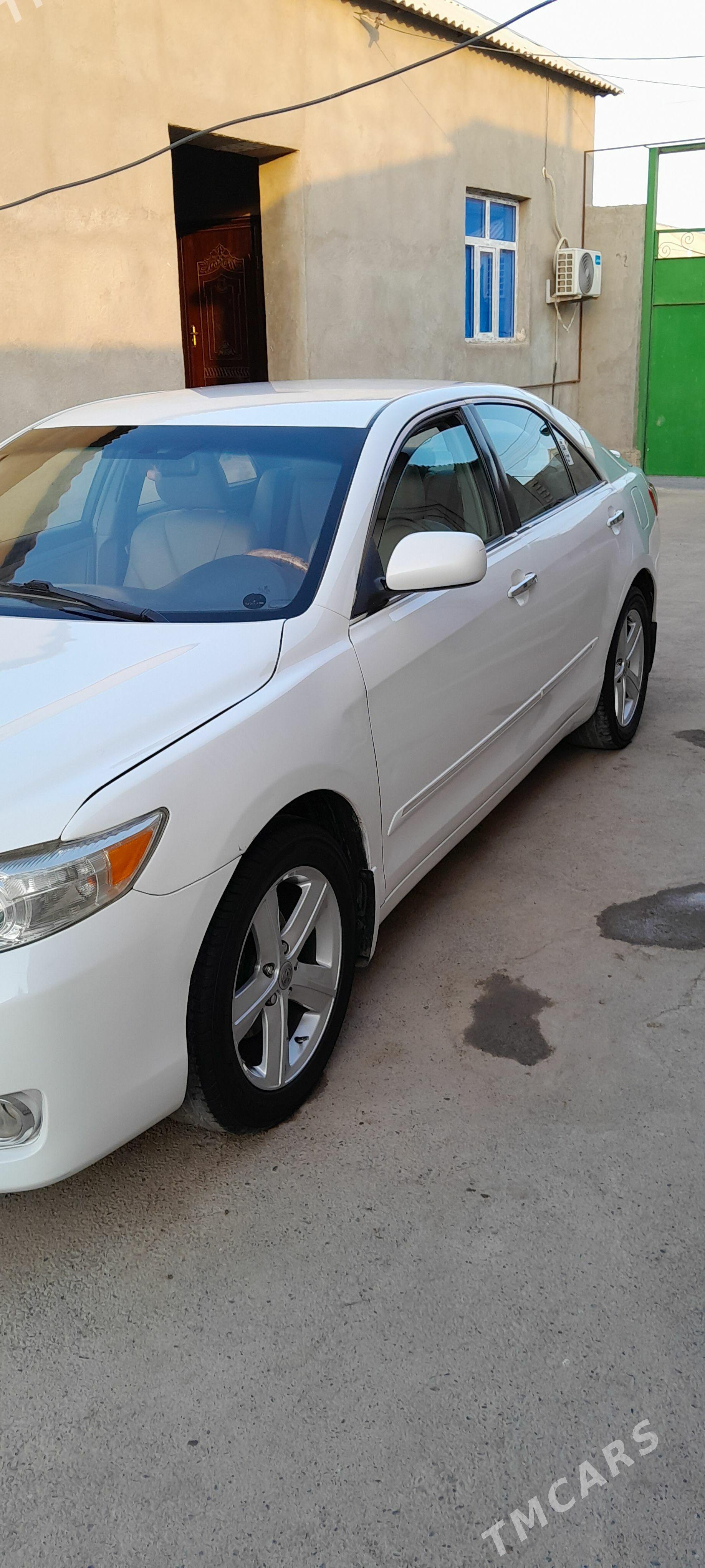 Toyota Camry 2010 - 175 000 TMT - Теджен - img 1
