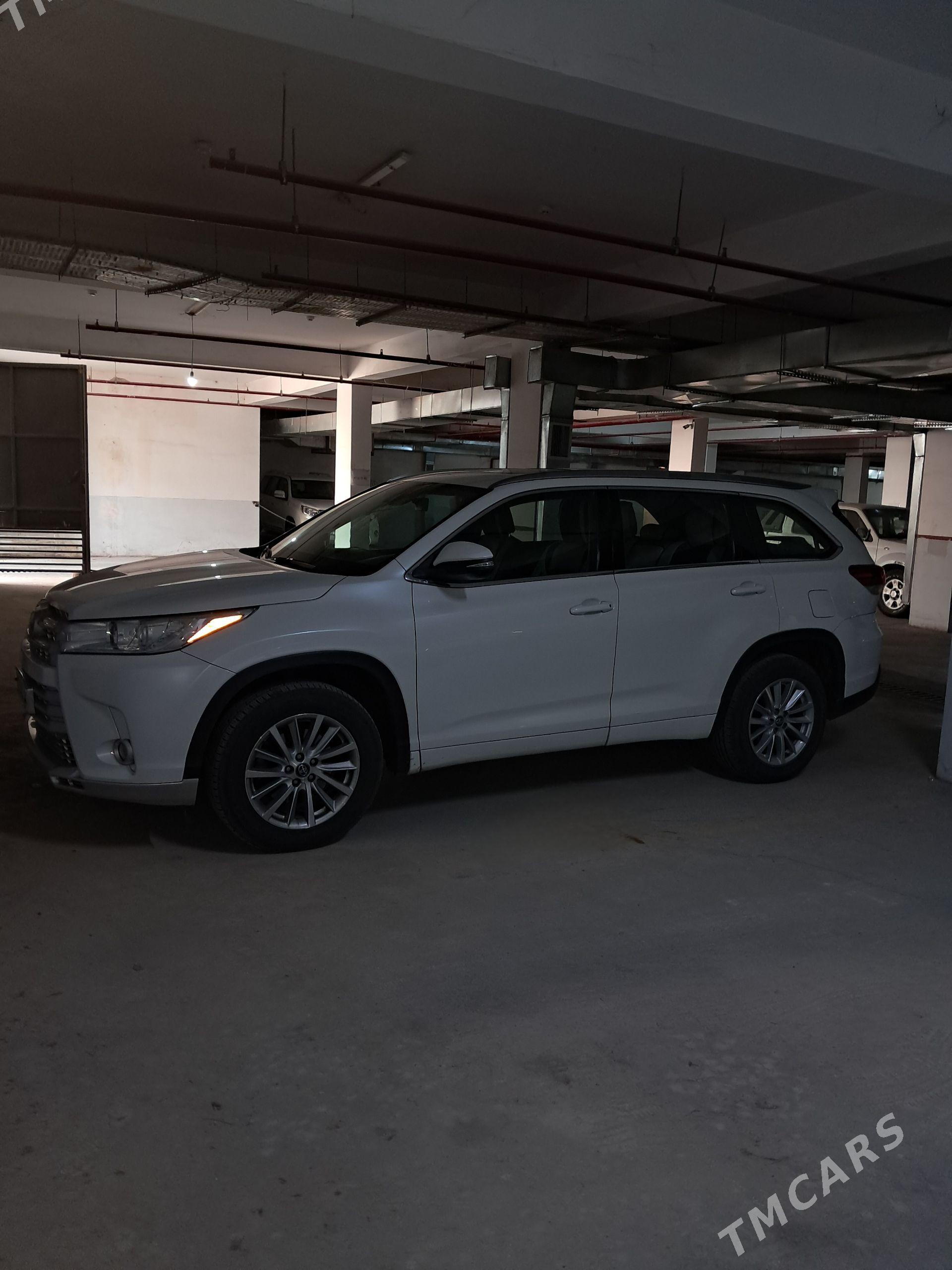 Toyota Highlander 2018 - 500 000 TMT - ул. Подвойского (Битарап Туркменистан шаёлы) - img 1