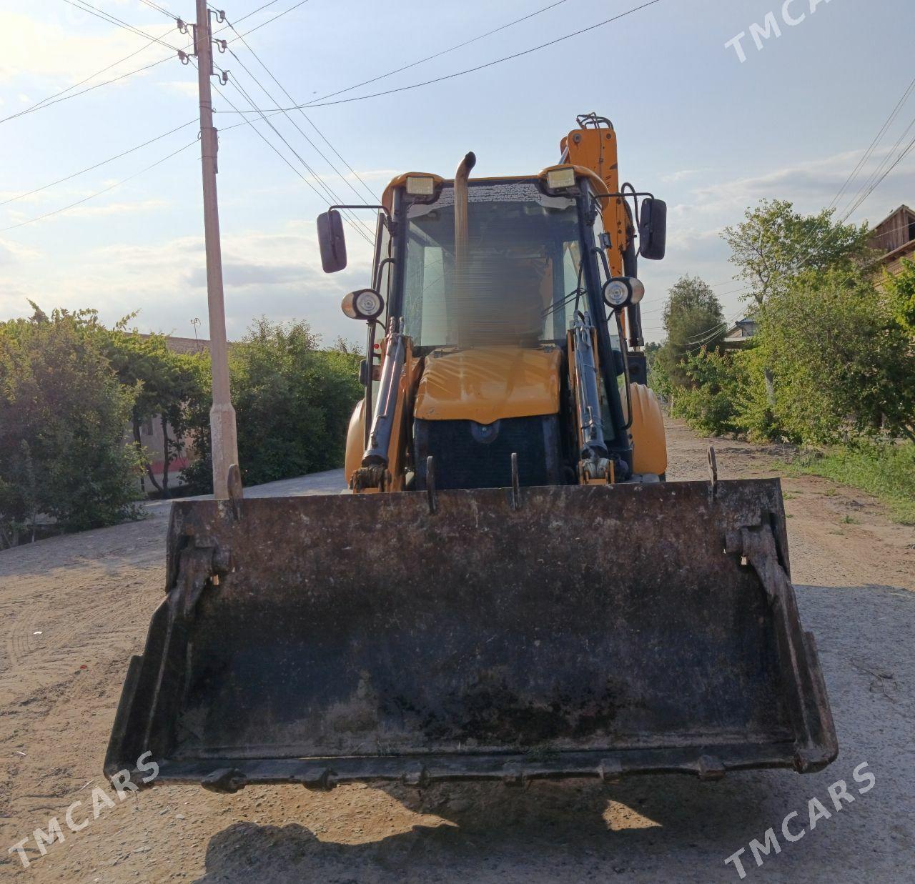 JCB 3CX ECO 2013 - 450 000 TMT - Dänew - img 1