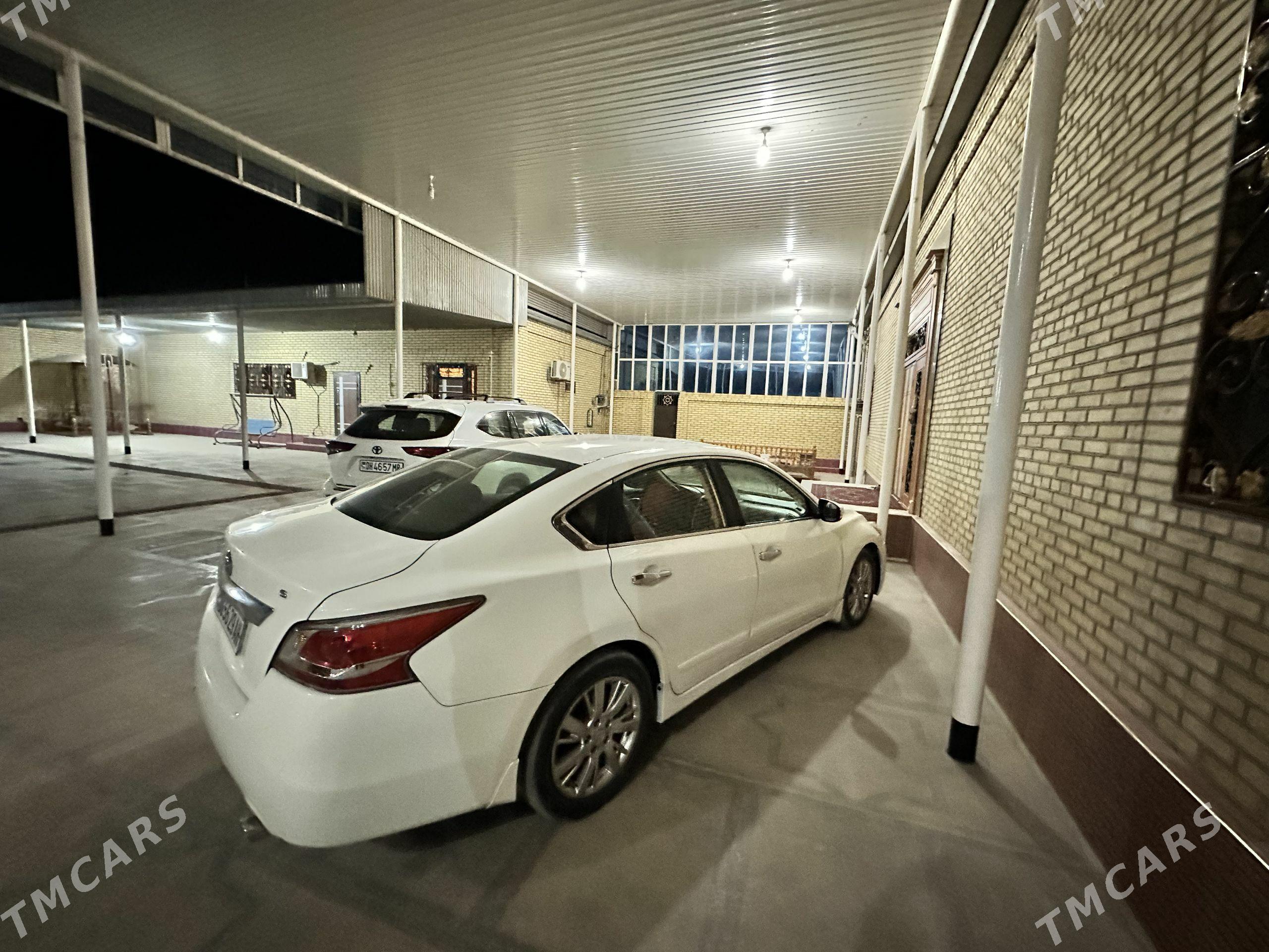 Nissan Altima 2013 - 140 000 TMT - Мары - img 1