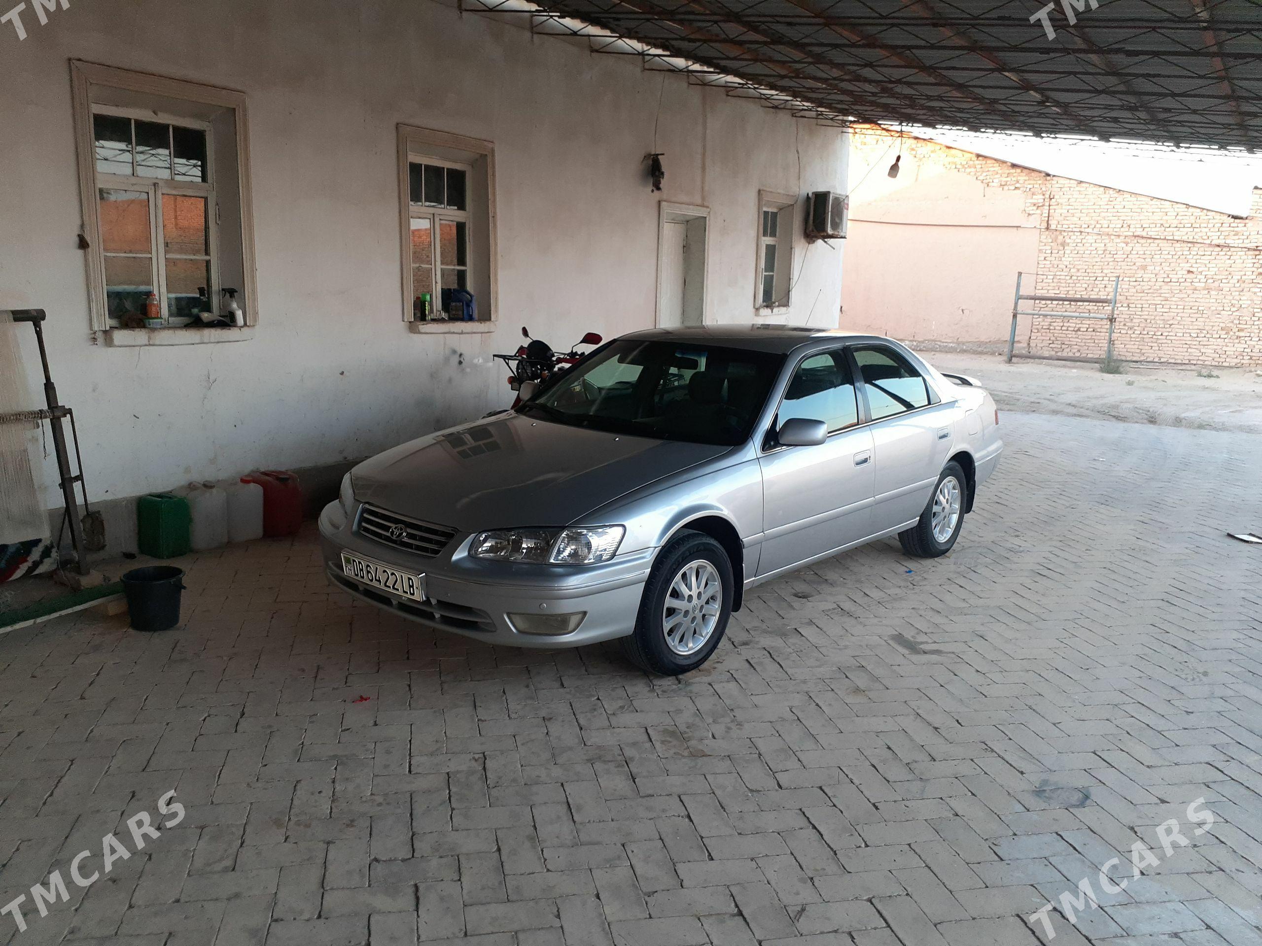 Toyota Camry 2000 - 186 000 TMT - Халач - img 1
