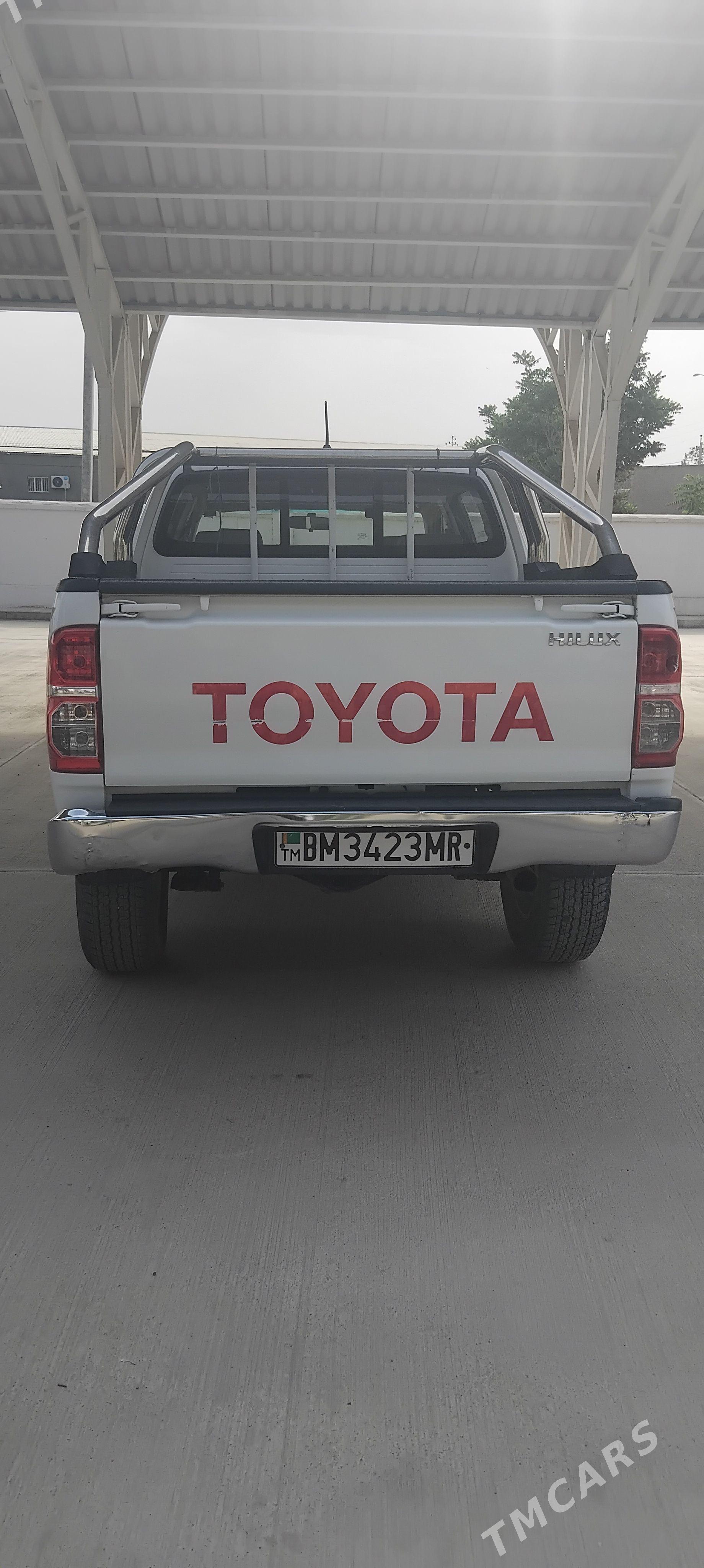 Toyota Hilux 2013 - 320 000 TMT - Байрамали - img 1
