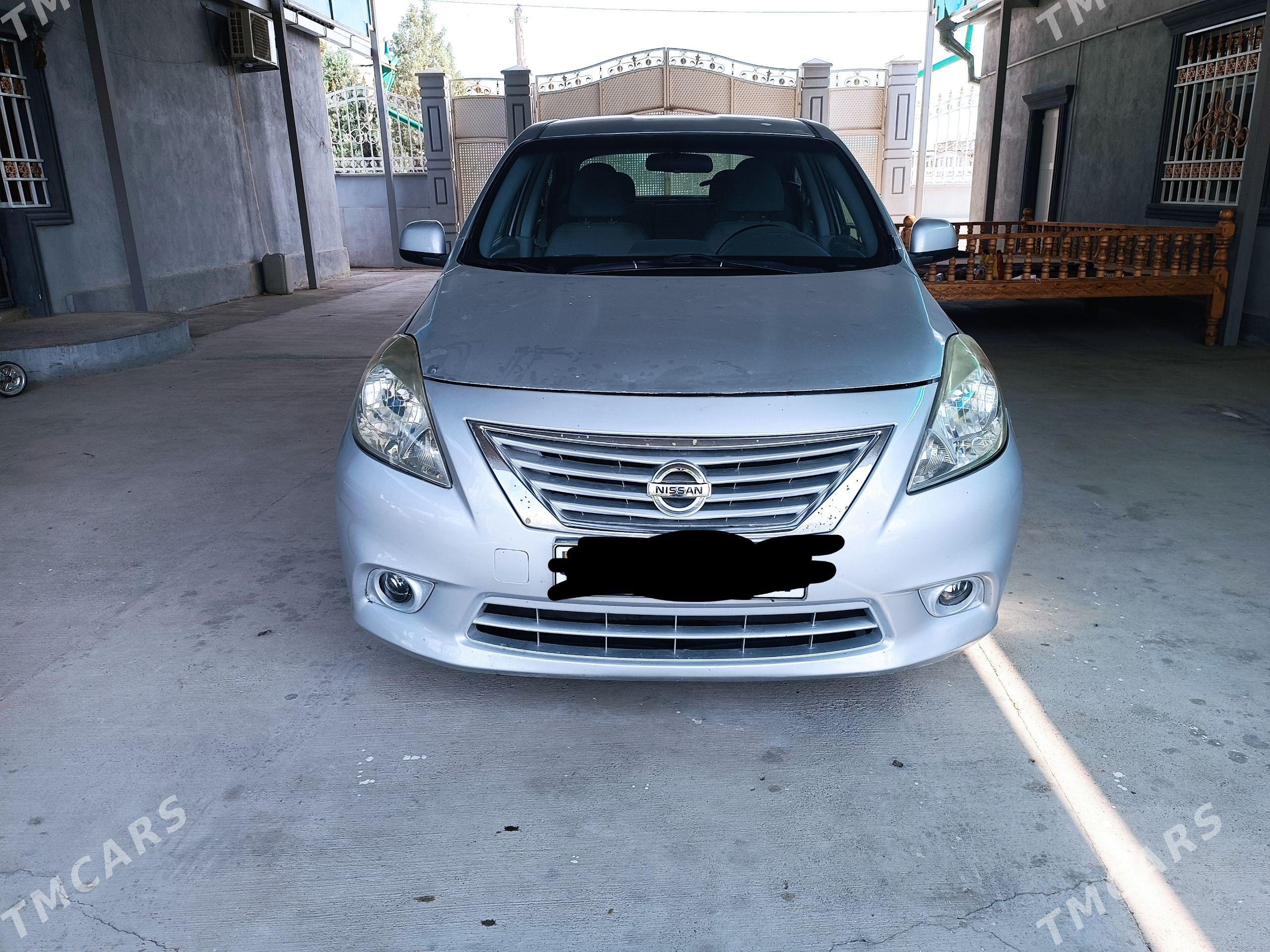Nissan Versa 2013 - 135 000 TMT - Гёкдепе - img 1
