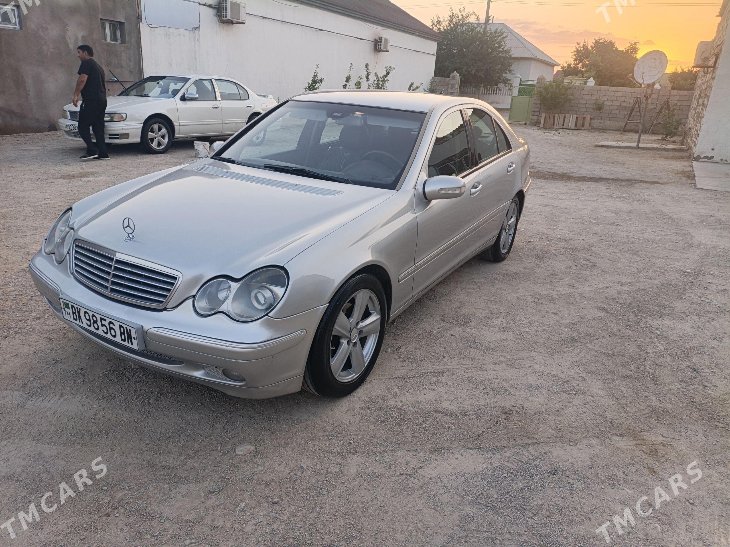 Mercedes-Benz C-Class 2001 - 125 000 TMT - Балканабат - img 1