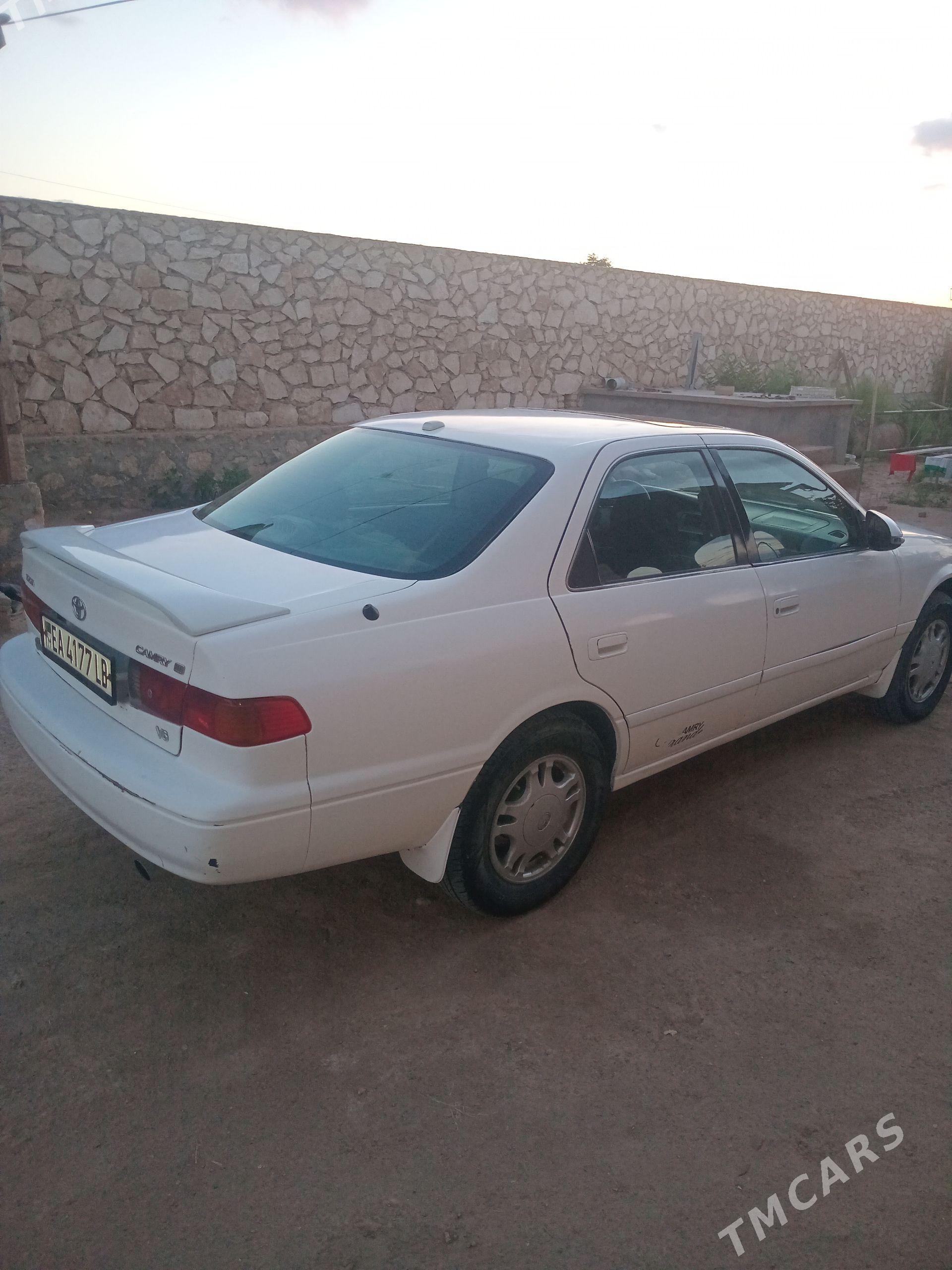 Toyota Camry 1998 - 146 000 TMT - Достлук - img 1