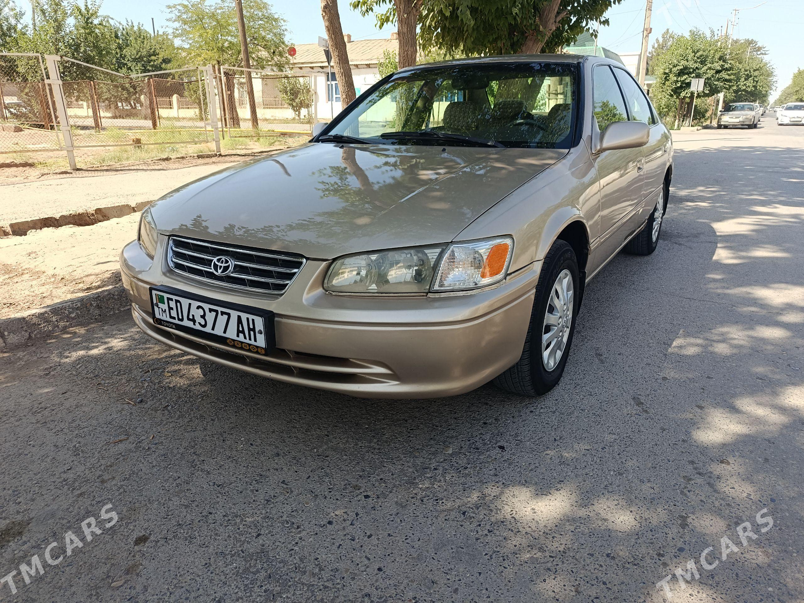 Toyota Camry 2000 - 133 000 TMT - Теджен - img 1