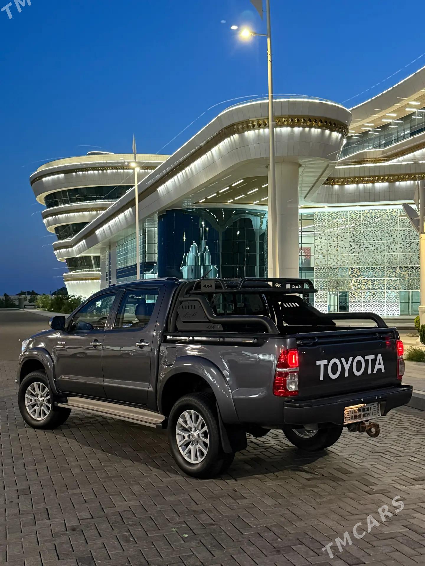 Toyota Hilux 2013 - 370 000 TMT - Туркменбаши - img 1