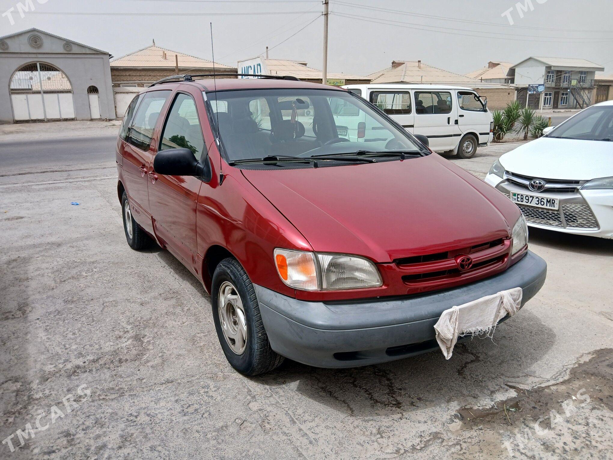 Toyota Sienna 1999 - 150 000 TMT - Мары - img 1