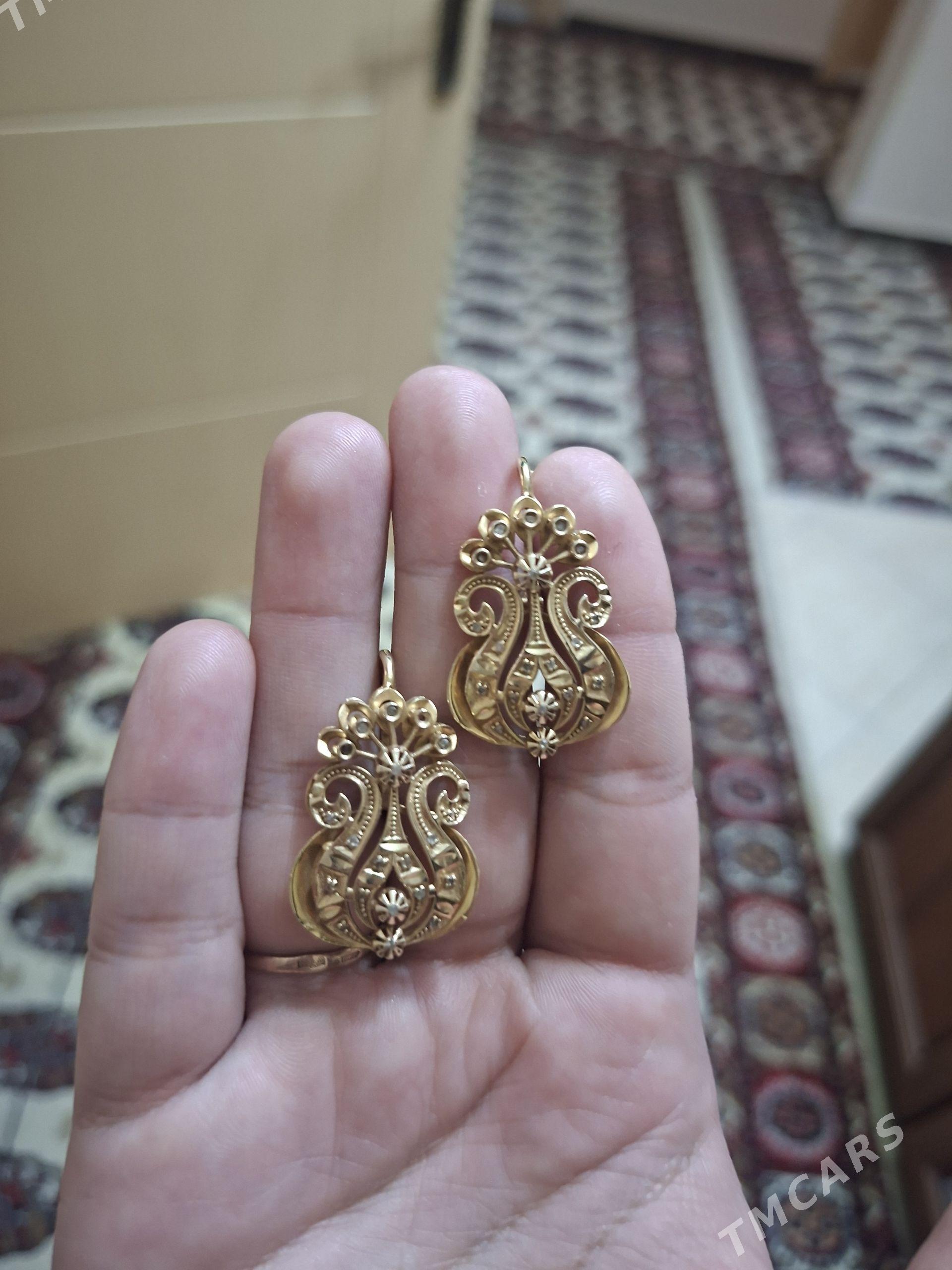 gyzyl gulakhalka - Köşi - img 1
