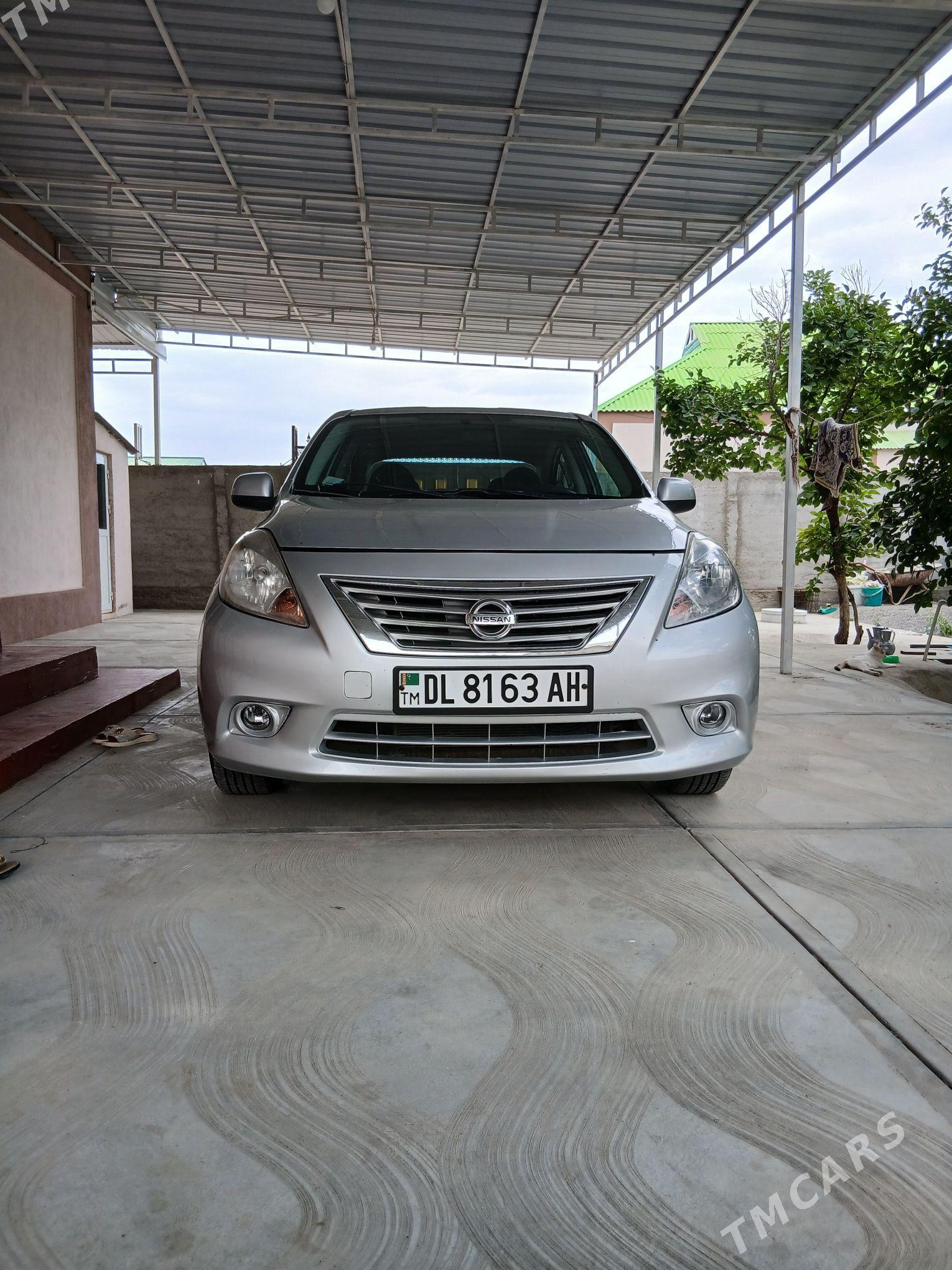 Nissan Versa 2013 - 125 000 TMT - Багир - img 1