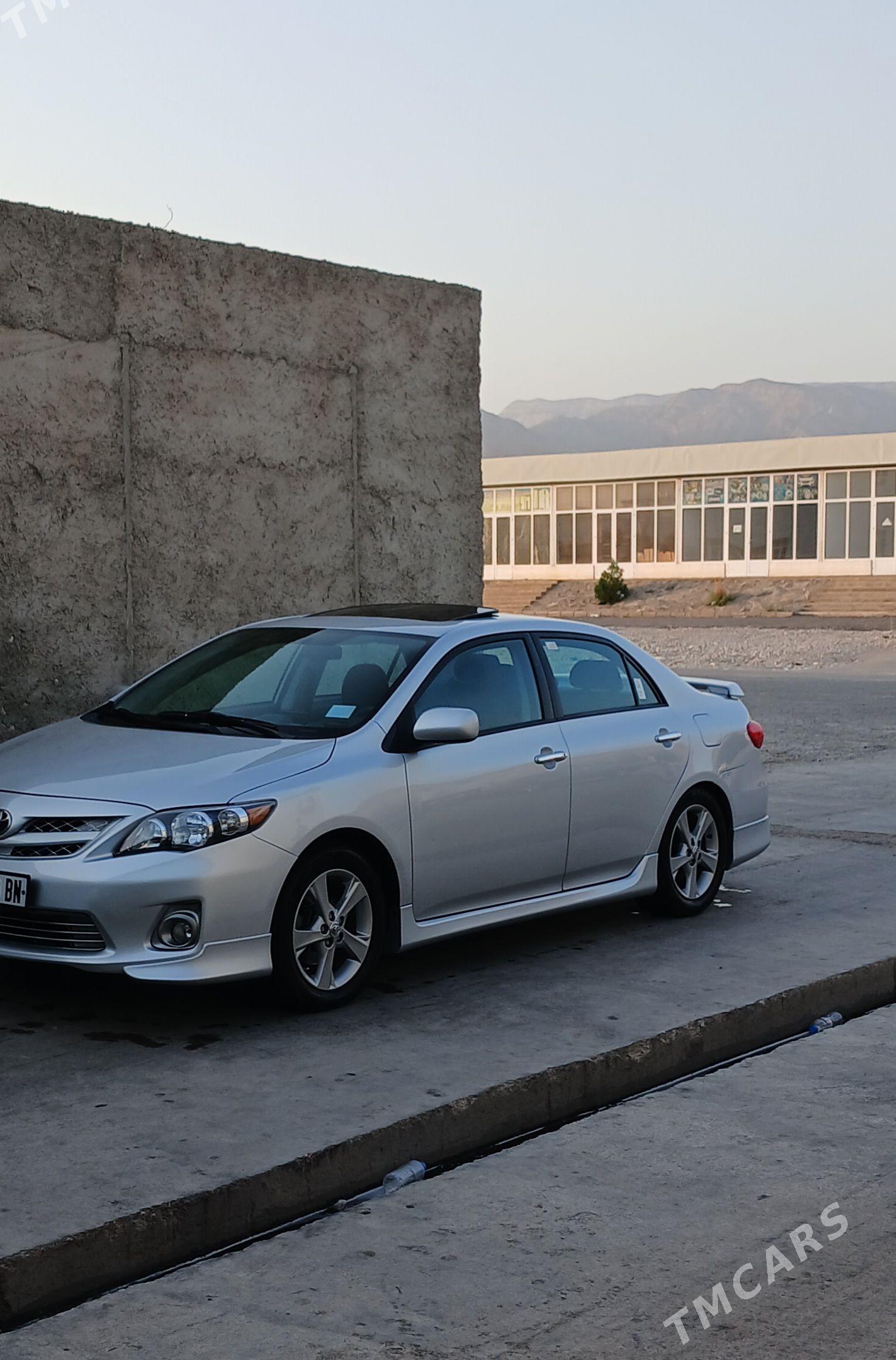 Toyota Corolla 2013 - 250 000 TMT - Балканабат - img 1