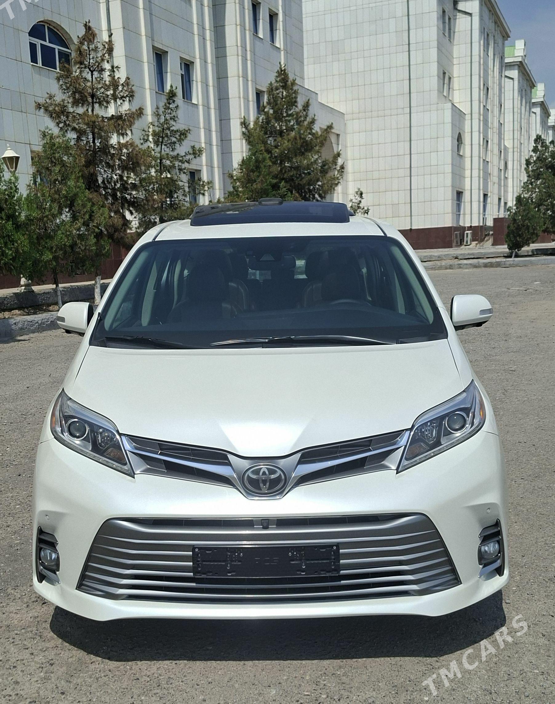 Toyota Sienna 2018 - 620 000 TMT - Гуртли - img 1