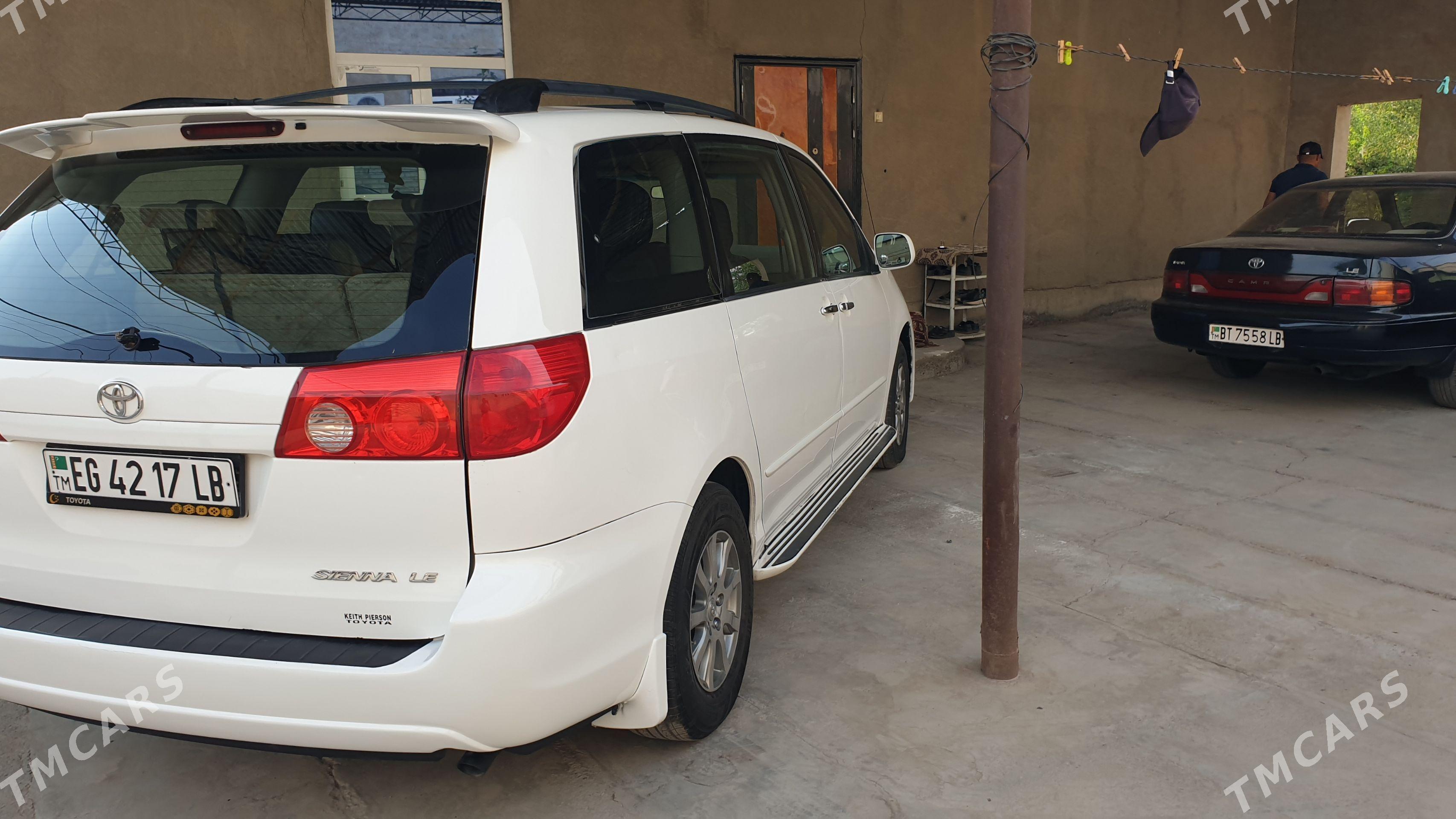 Toyota Sienna 2004 - 235 000 TMT - Туркменабат - img 1