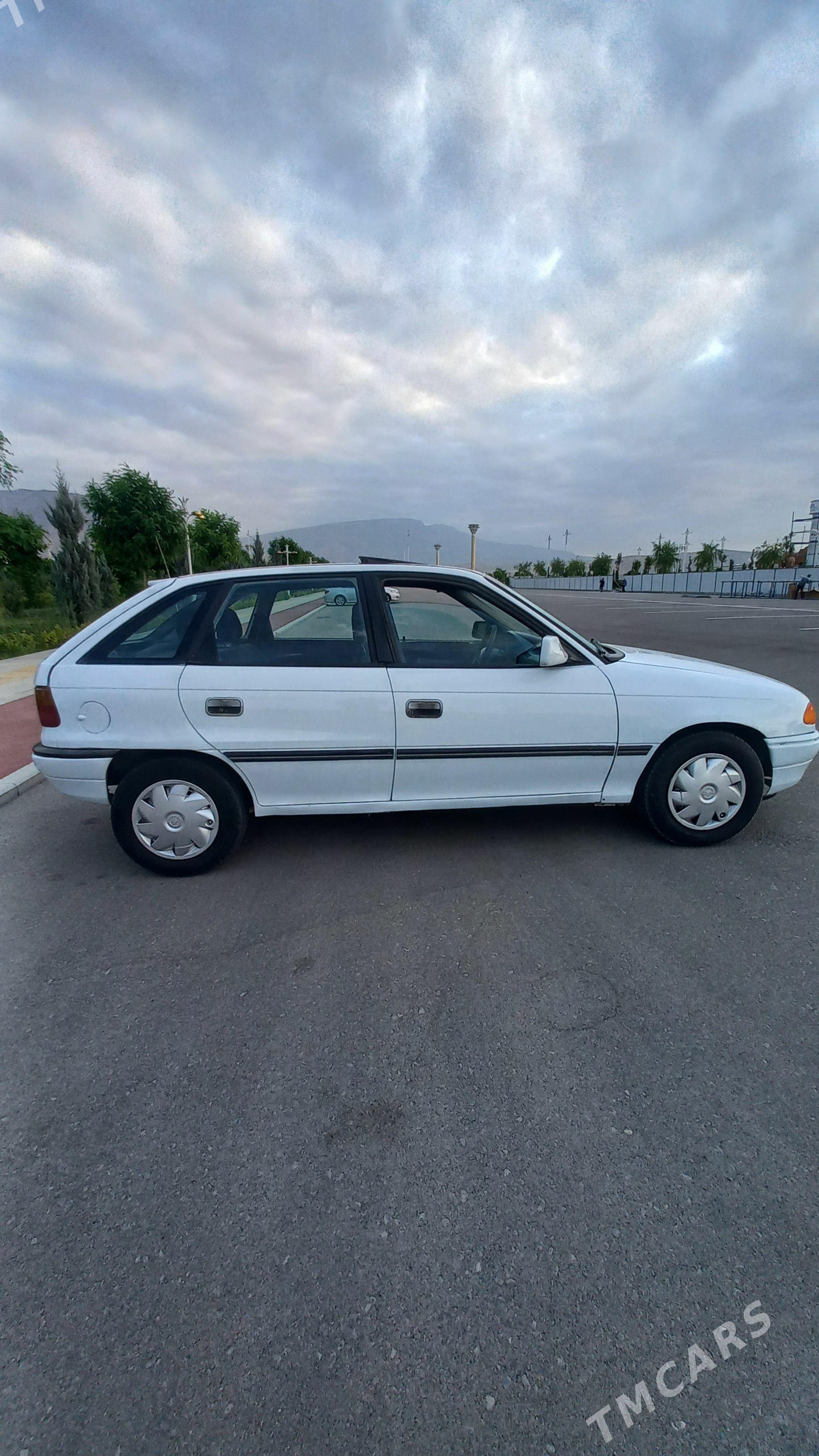 Opel Astra 1992 - 37 000 TMT - Кака - img 1