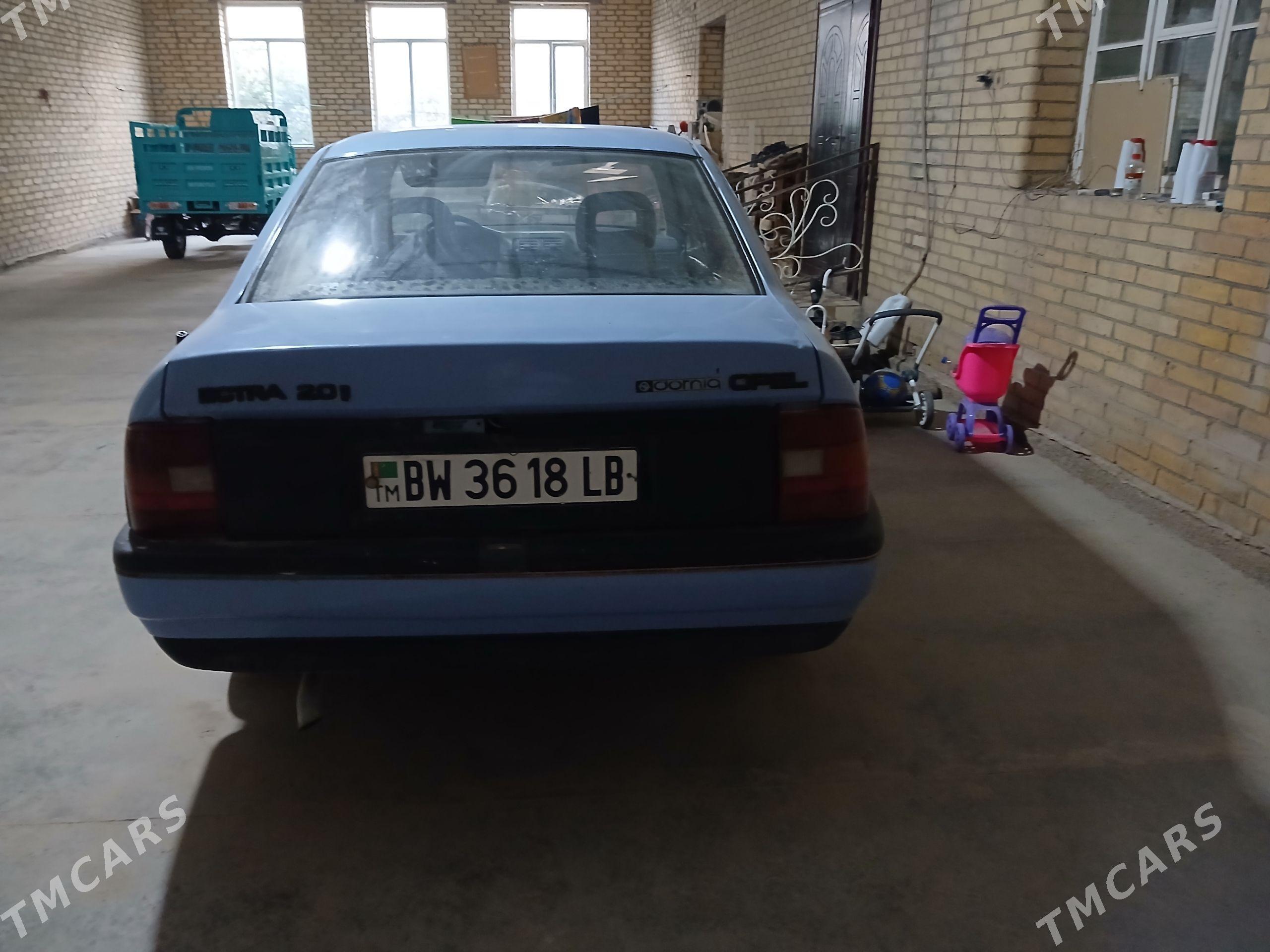 Opel Vectra 1989 - 26 000 TMT - Dänew - img 1