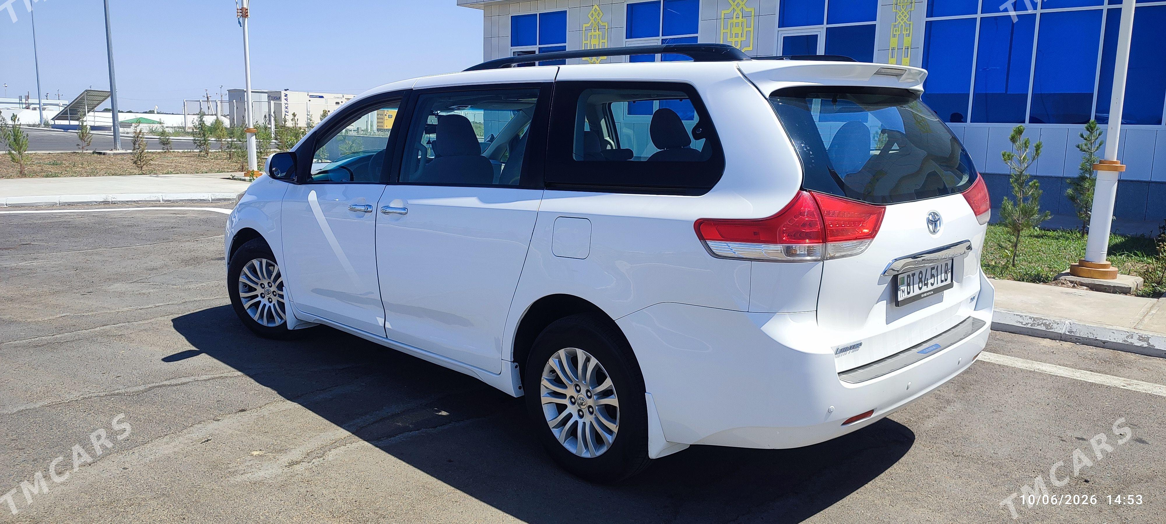 Toyota Sienna 2012 - 340 000 TMT - Сейди - img 1