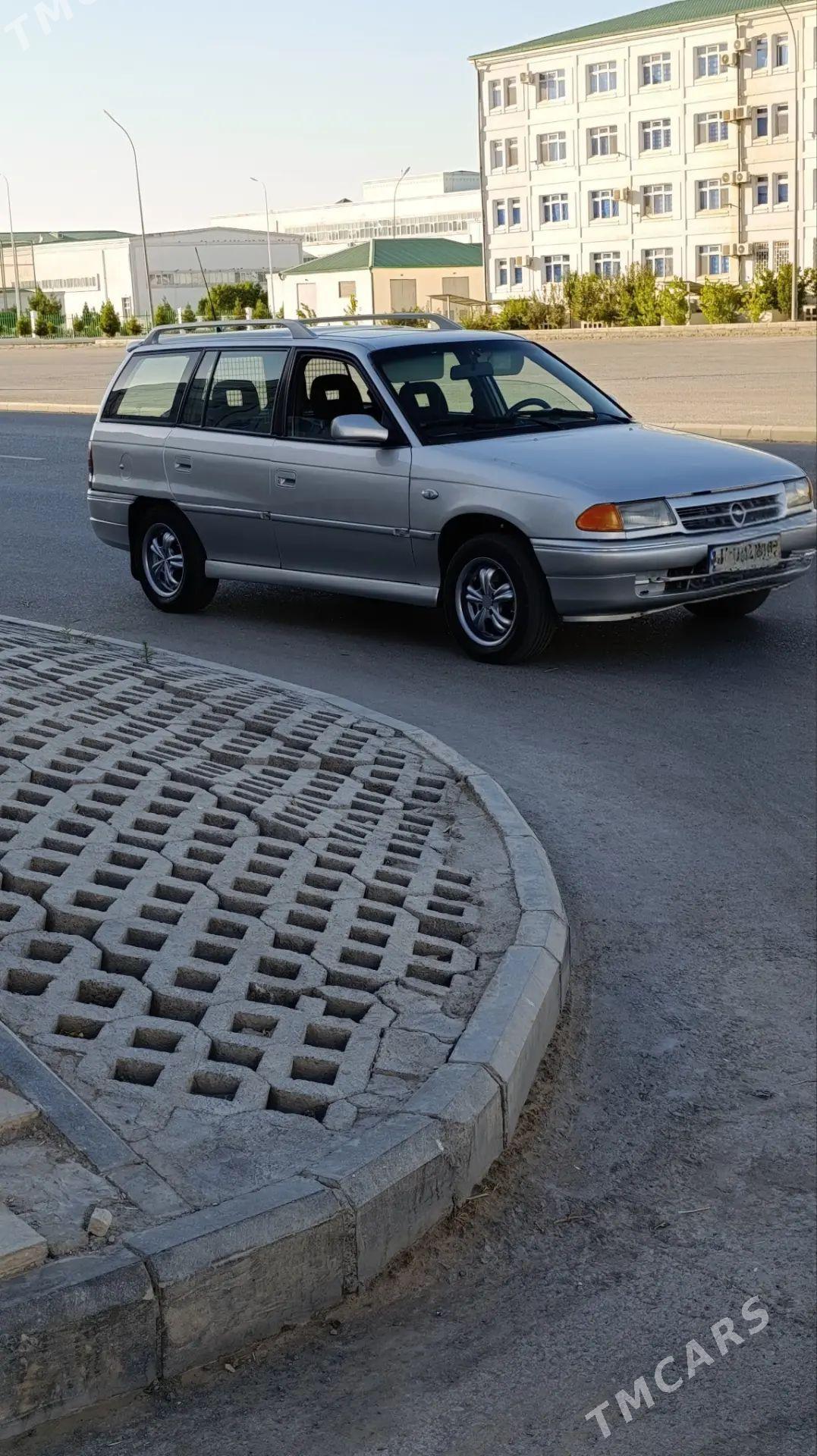 Opel Astra 1996 - 80 000 TMT - Бузмеин - img 1