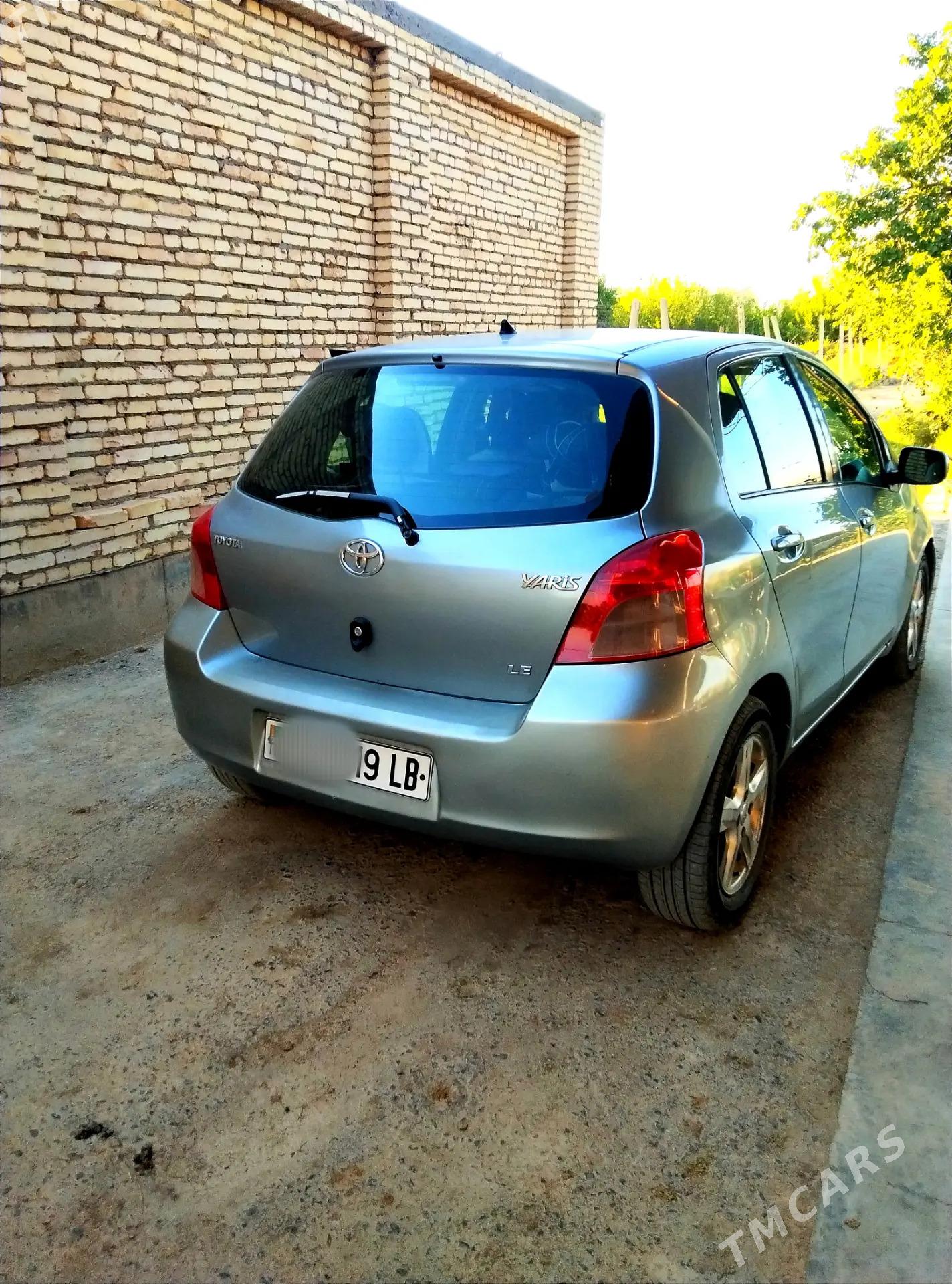 Toyota Yaris 2006 - 110 000 TMT - Сакар - img 1