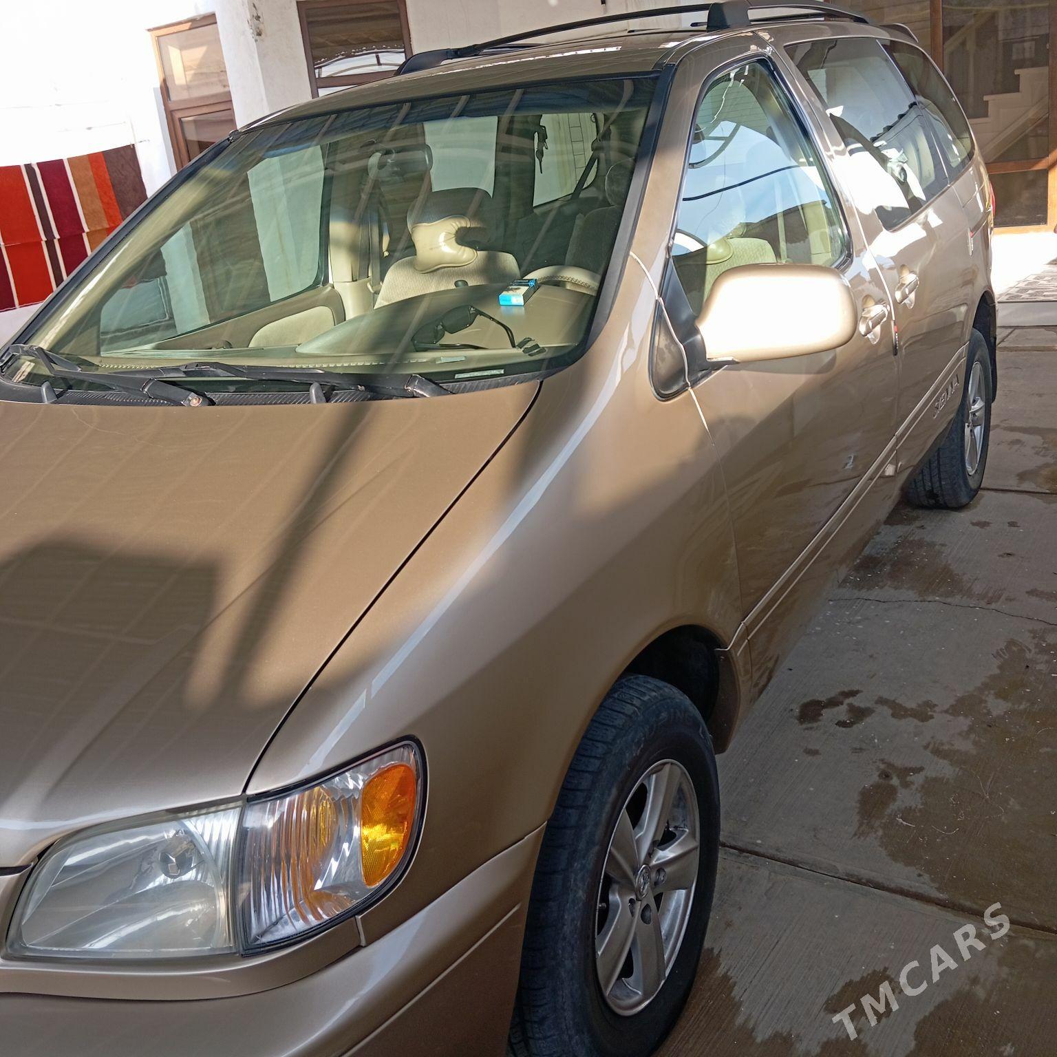 Toyota Sienna 2002 - 200 000 TMT - Туркменбаши - img 1