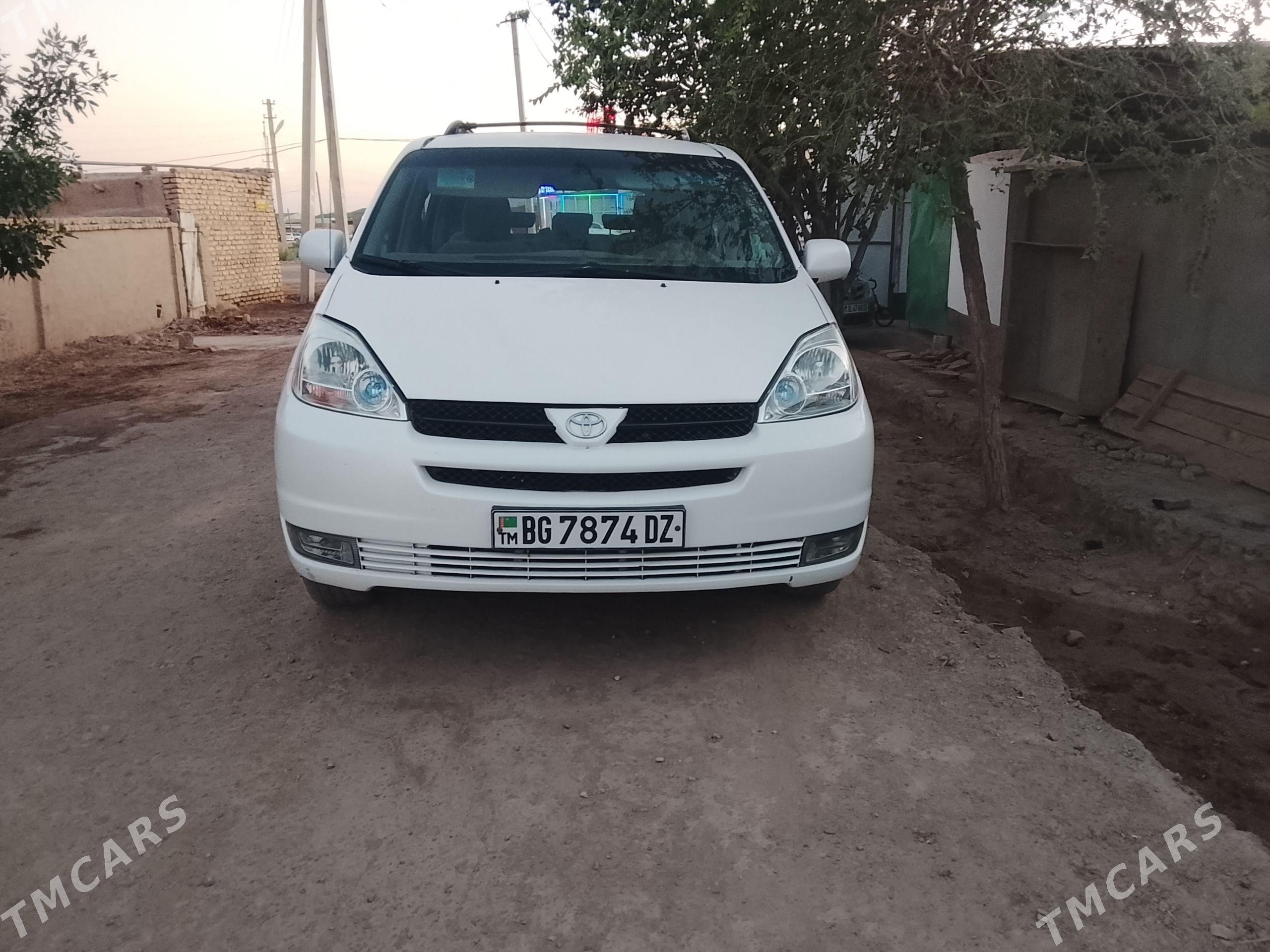 Toyota Sienna 2004 - 260 000 TMT - Гороглы (Тагта) - img 1