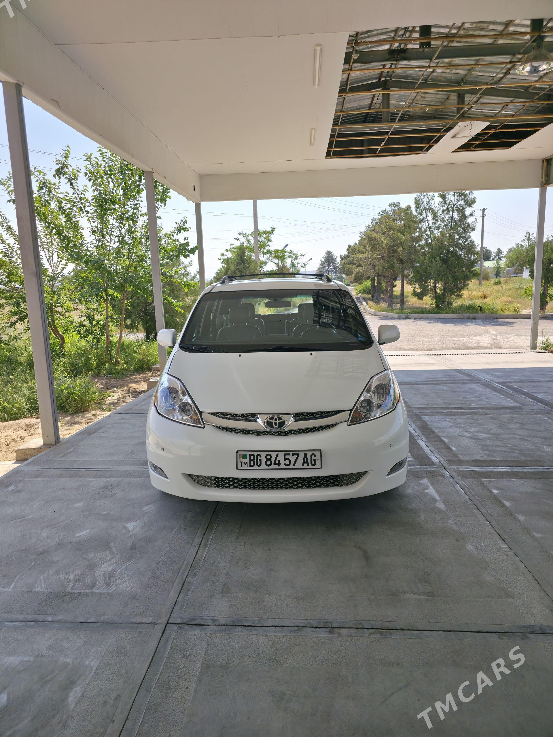 Toyota Sienna 2009 - 300 000 TMT - Кëши - img 1