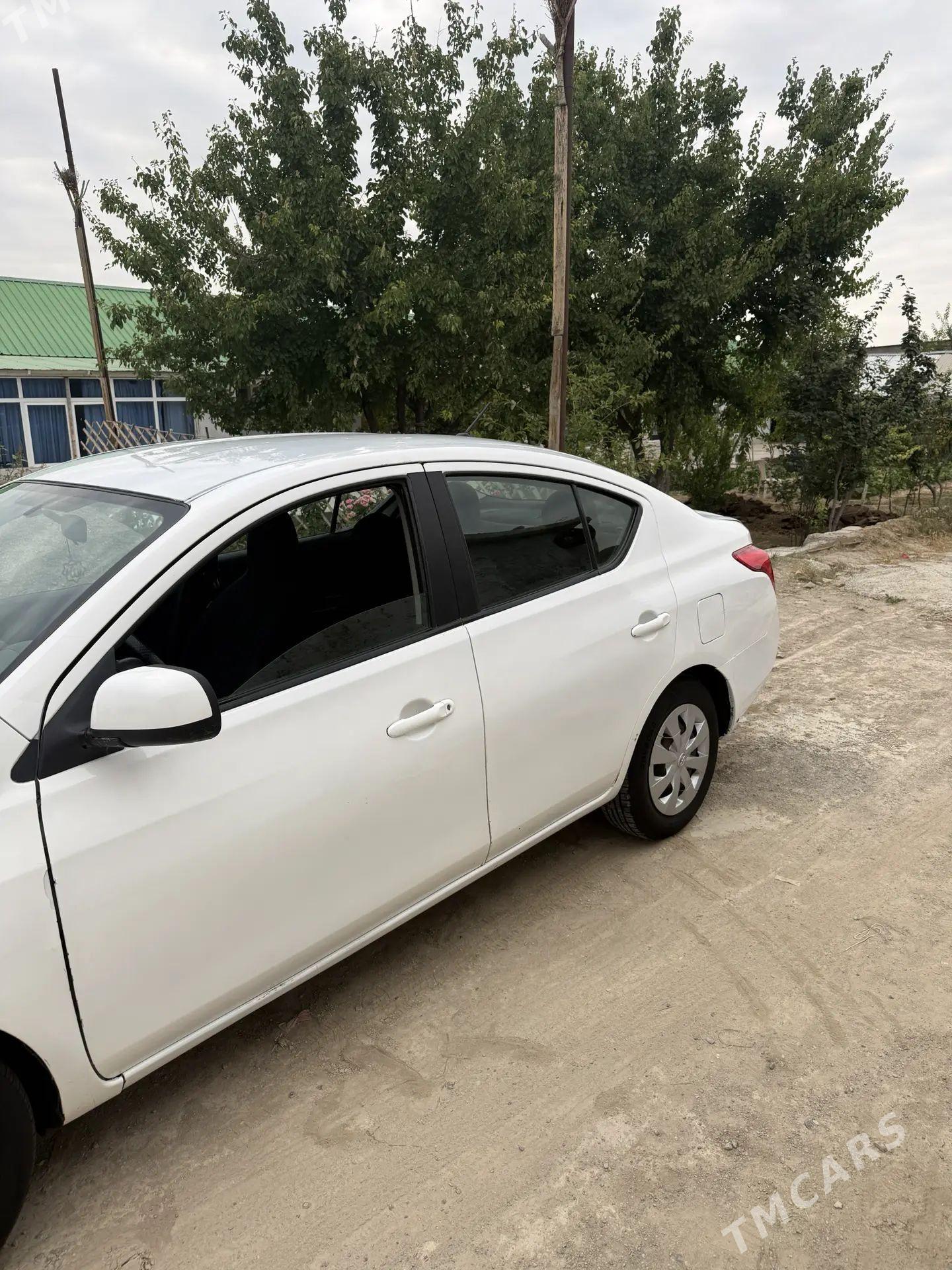 Nissan Versa 2011 - 130 000 TMT - 30 мкр - img 1