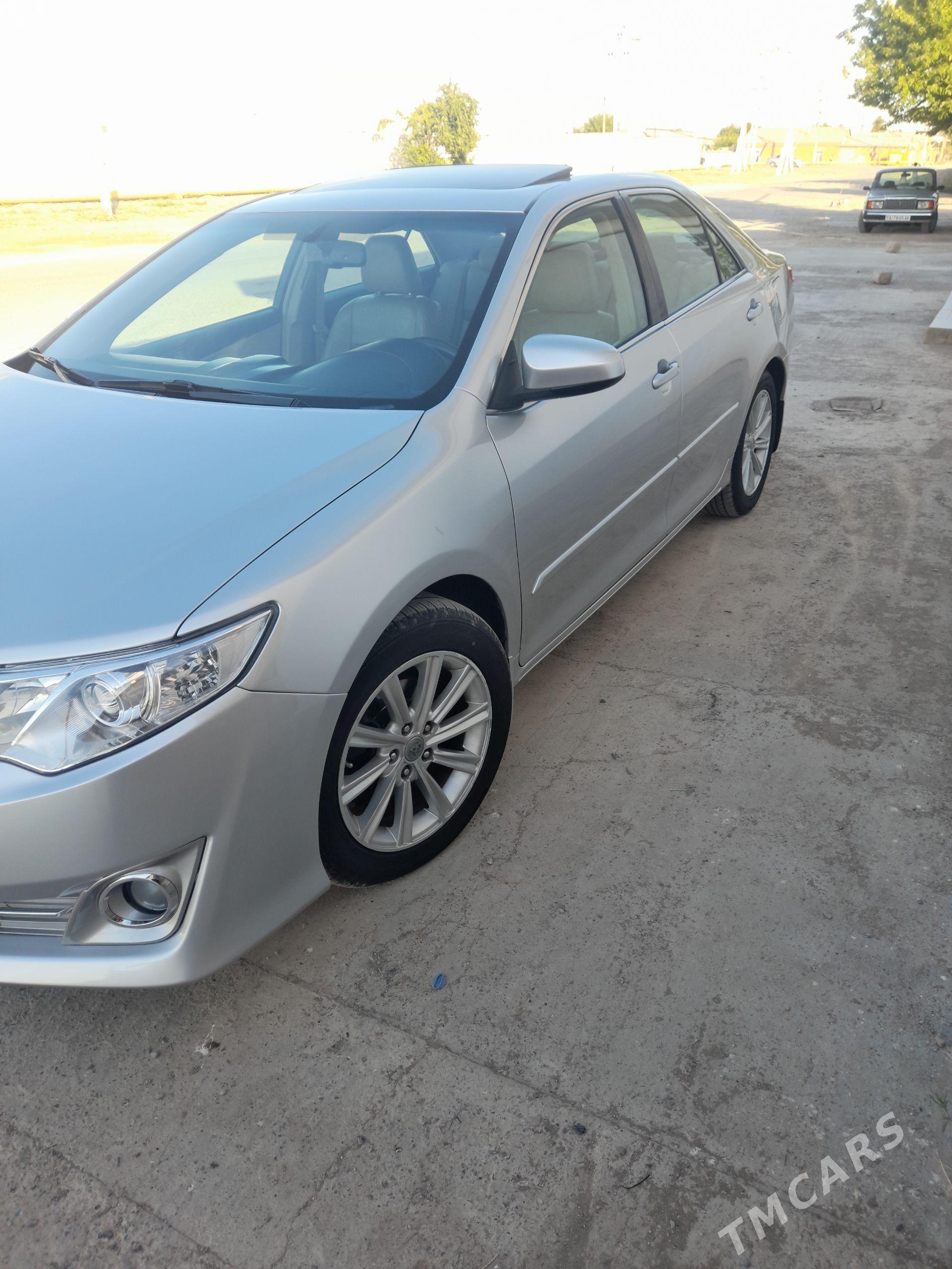 Toyota Camry 2012 - 260 000 TMT - Теджен - img 1