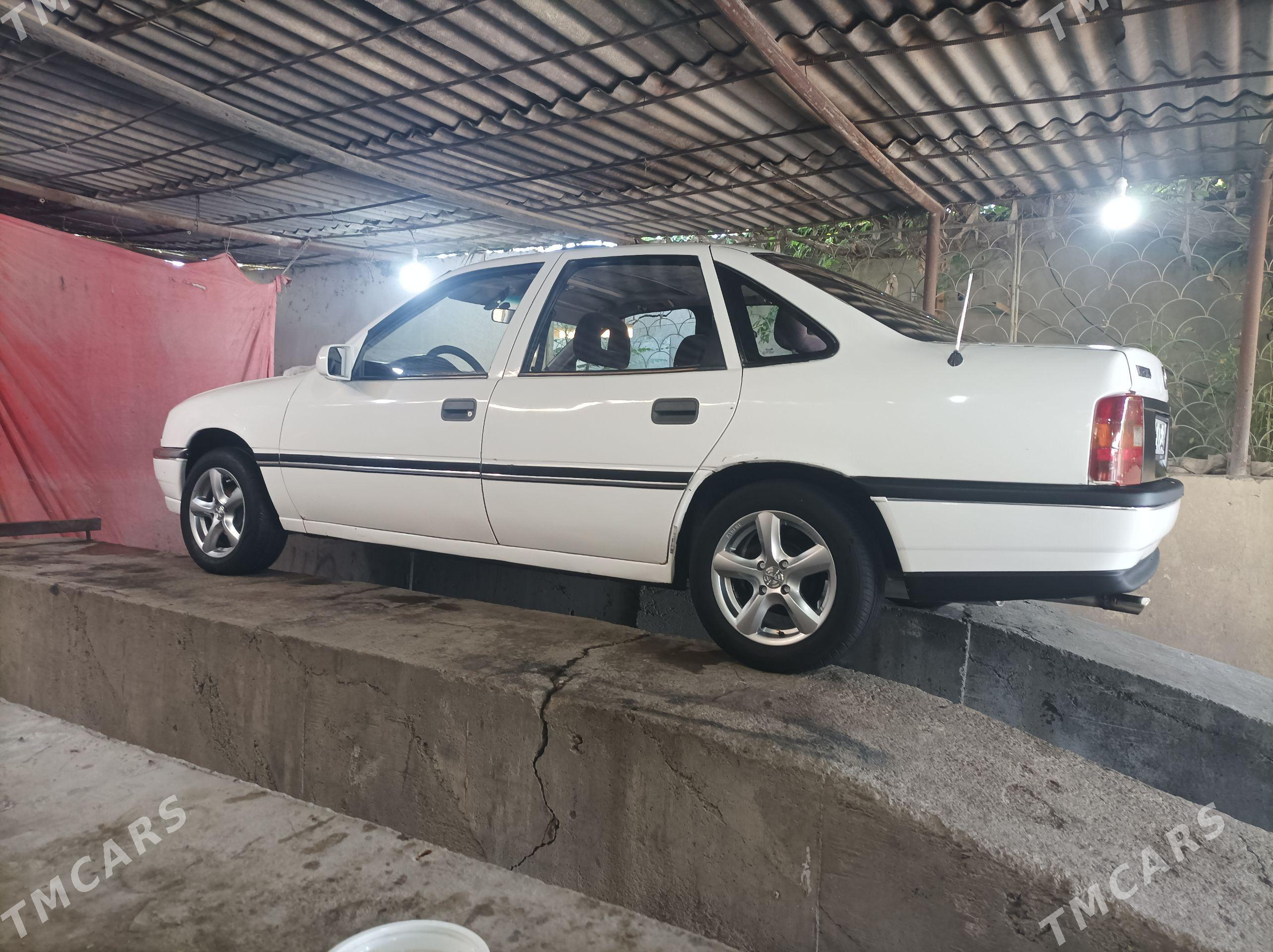 Opel Vectra 1991 - 48 000 TMT - Bäherden - img 1